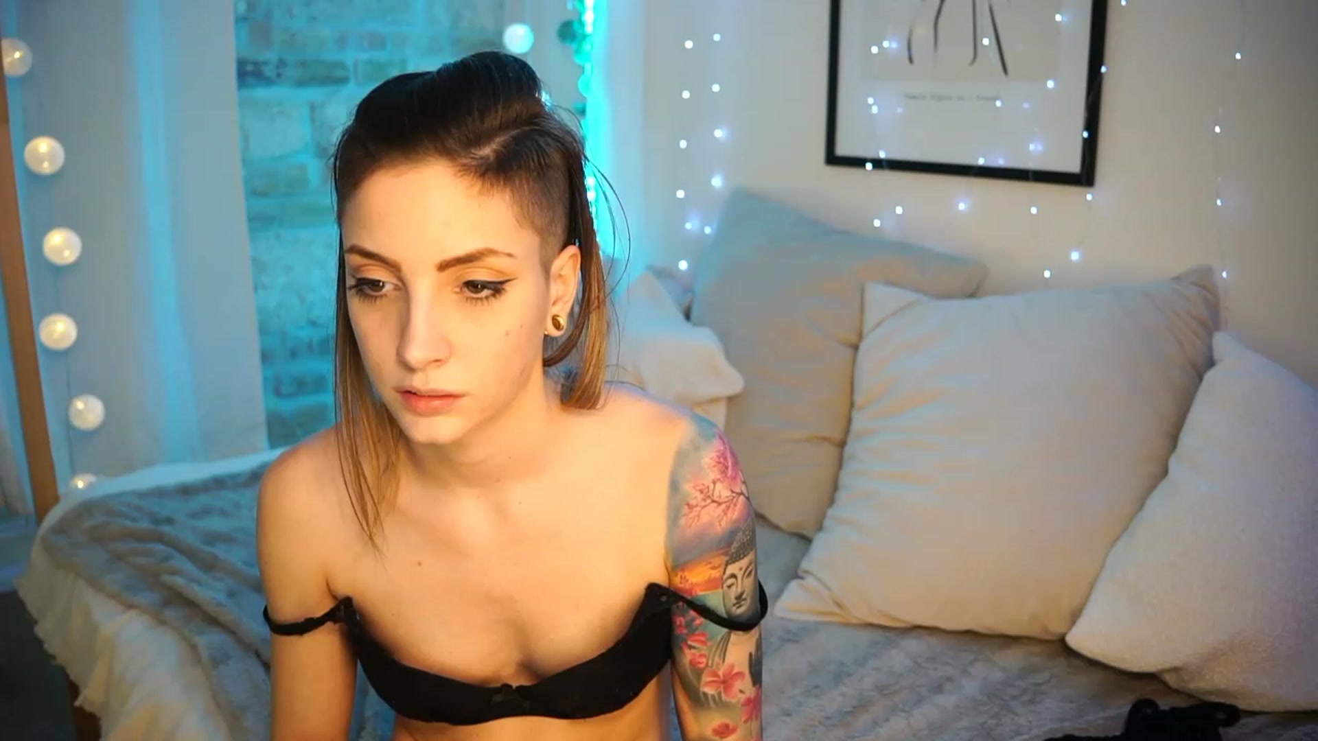 Gallery image thumbnail from Kend_dall's myfreecams stream on, 04/27/2023, 15:24 image 20 of 20