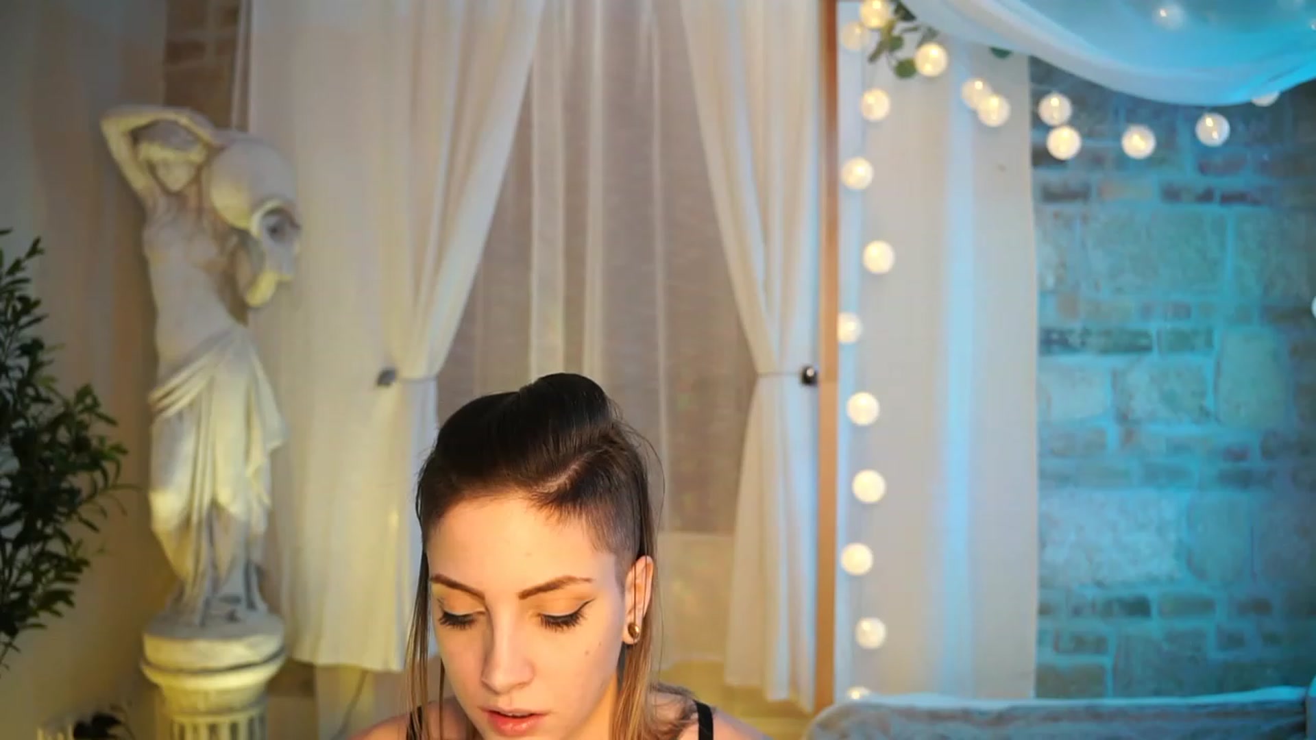 Gallery image thumbnail from Kend_dall's myfreecams stream on, 04/27/2023, 15:24 image 6 of 20