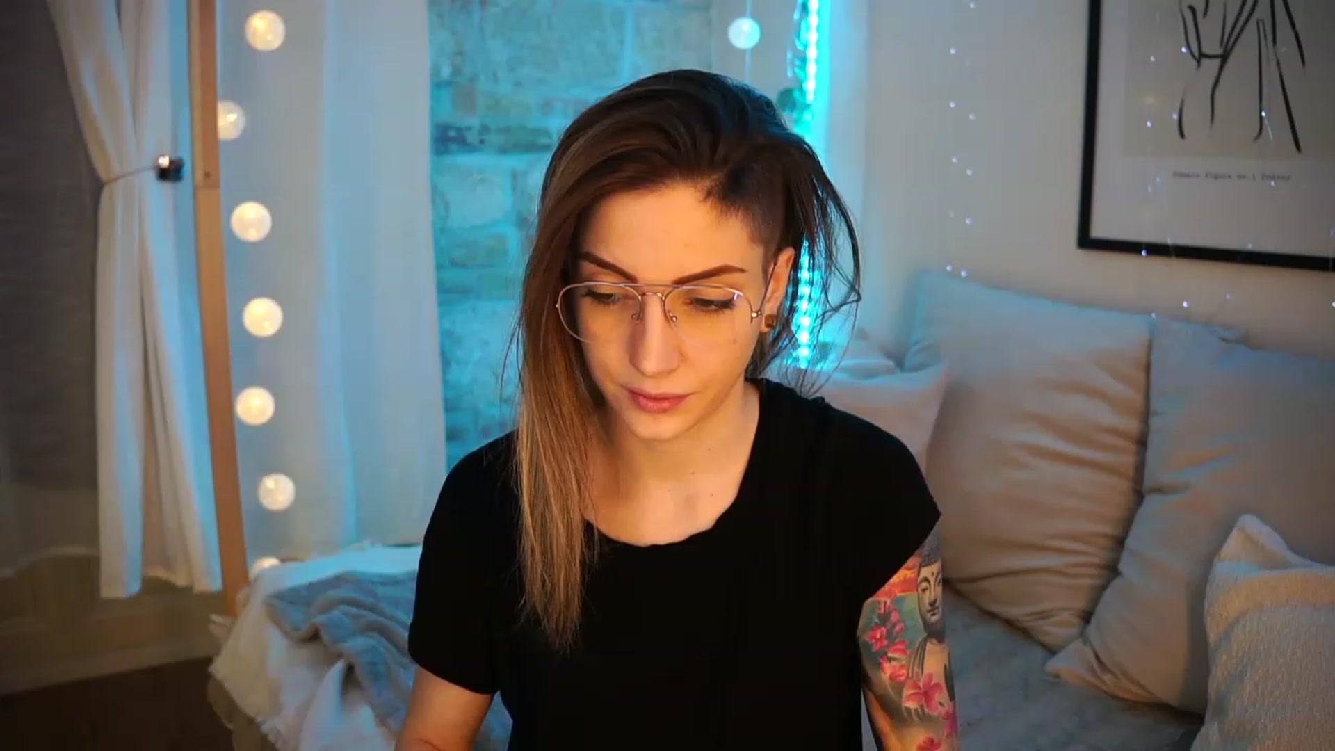 Gallery image thumbnail from Kend_dall's myfreecams stream on, 04/28/2023, 05:32 image 18 of 20