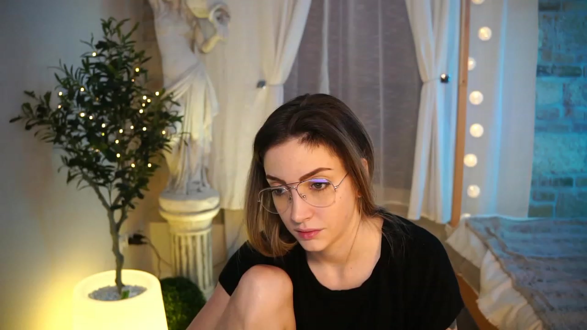 Gallery image thumbnail from Kend_dall's myfreecams stream on, 04/28/2023, 05:32 image 6 of 20