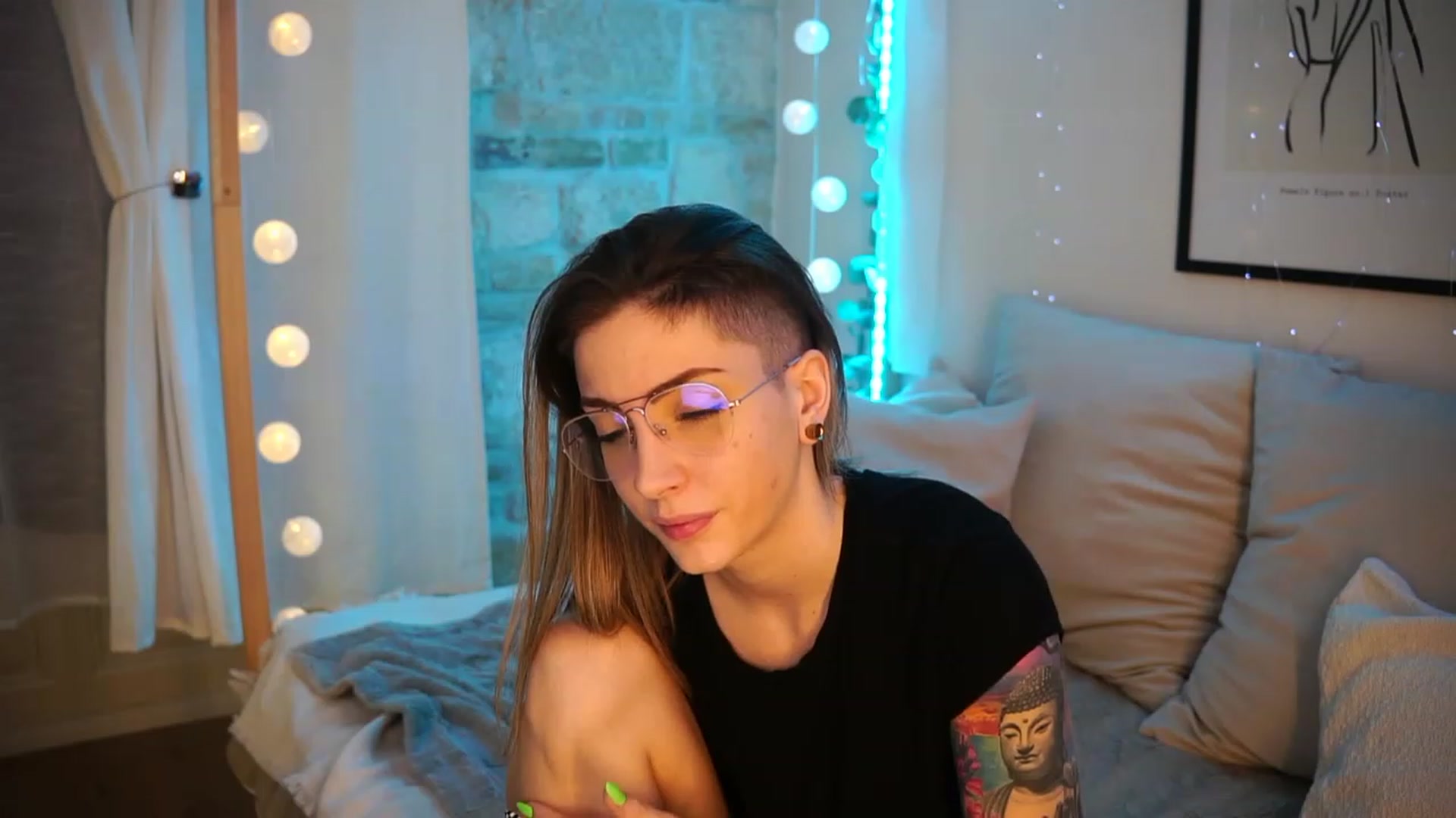Gallery image thumbnail from Kend_dall's myfreecams stream on, 04/28/2023, 05:32 image 14 of 20