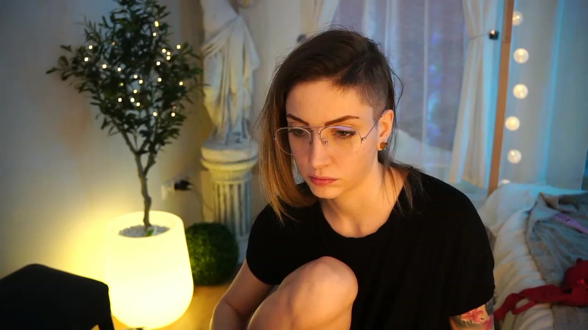 Gallery image thumbnail from Kend_dall's myfreecams stream on, 04/28/2023, 07:54 image 19 of 20