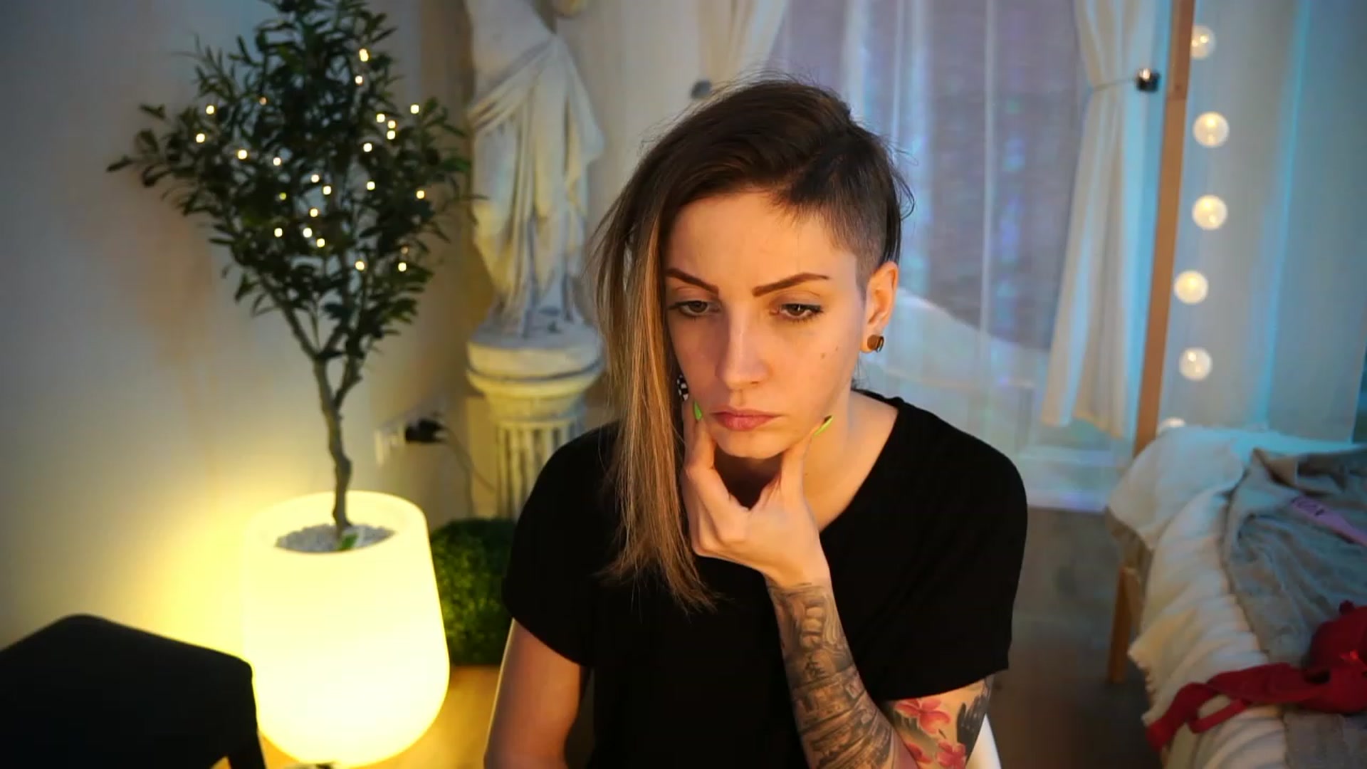 Gallery image thumbnail from Kend_dall's myfreecams stream on, 04/28/2023, 07:54 image 17 of 20