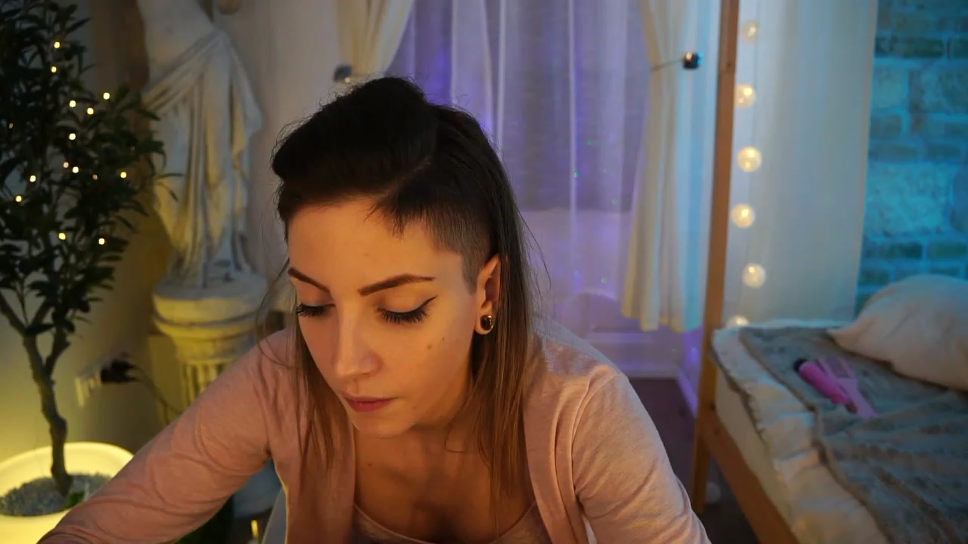 Gallery image thumbnail from Kend_dall's myfreecams stream on, 05/01/2023, 06:00 image 20 of 20