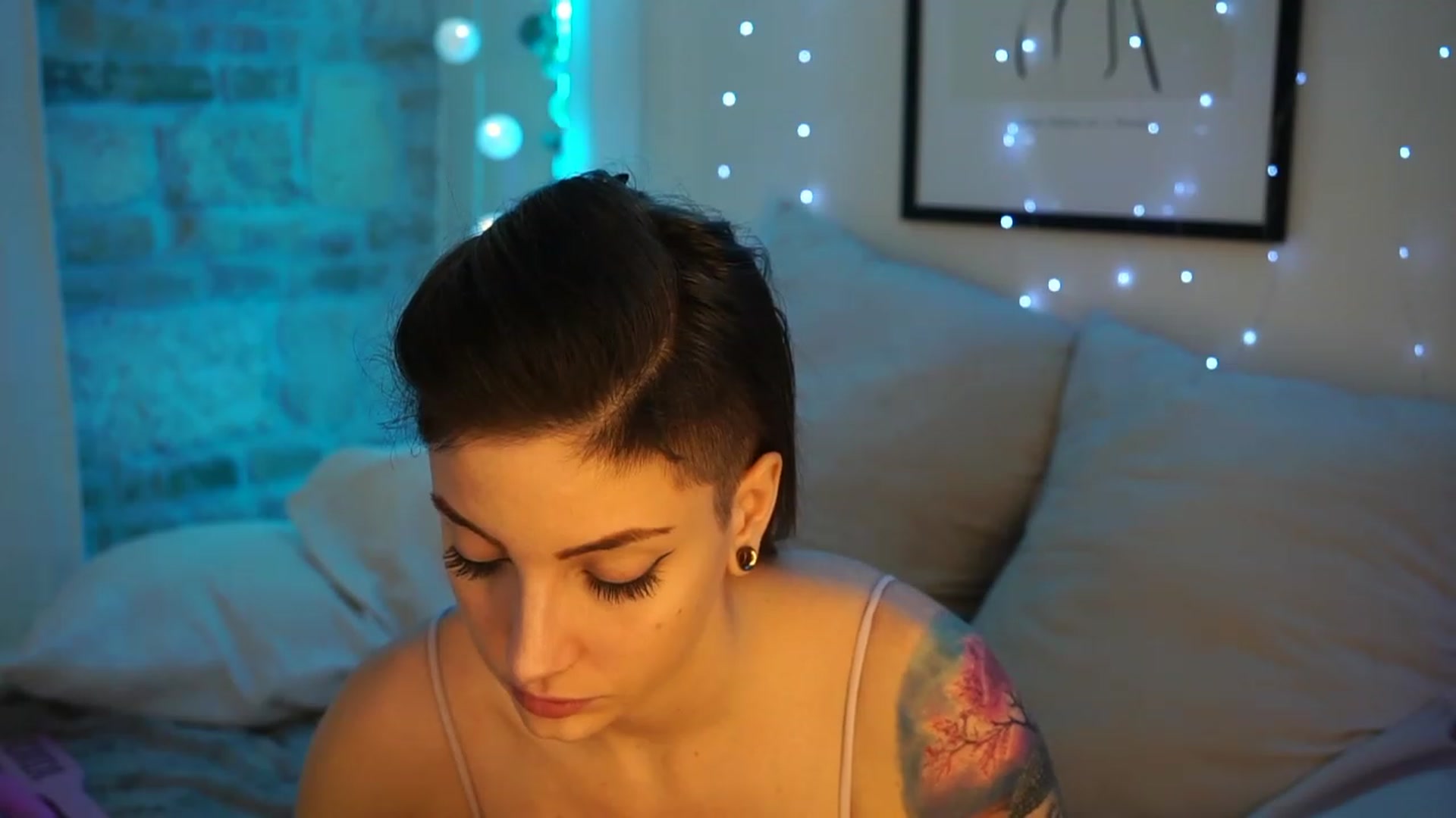 Gallery image thumbnail from Kend_dall's myfreecams stream on, 05/01/2023, 06:32 image 19 of 20