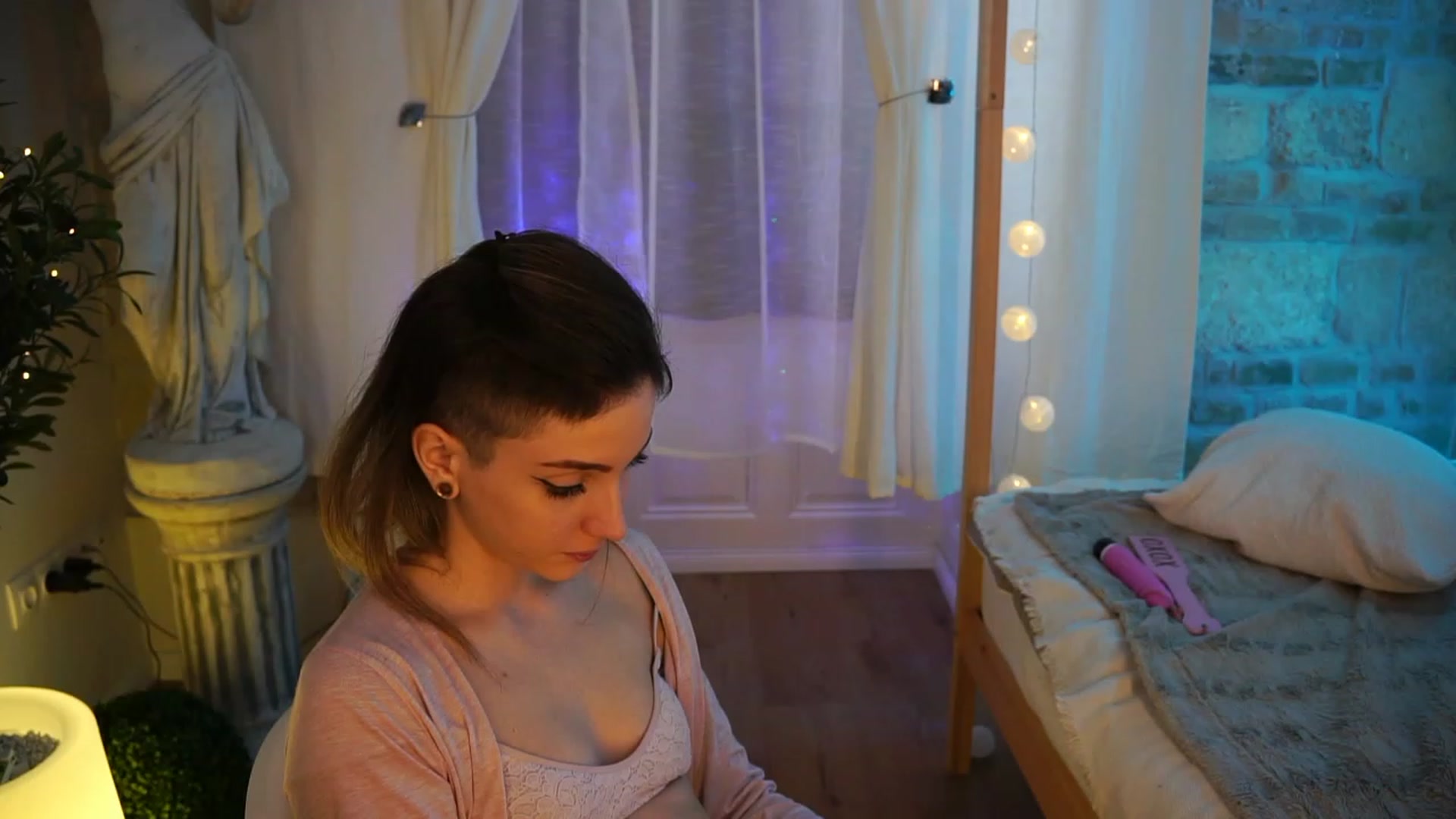 Gallery image thumbnail from Kend_dall's myfreecams stream on, 05/01/2023, 06:32 image 4 of 20