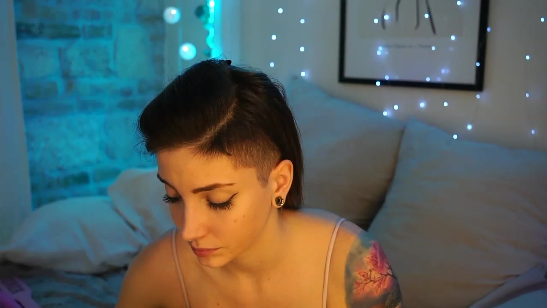 Gallery image thumbnail from Kend_dall's myfreecams stream on, 05/01/2023, 06:32 image 20 of 20