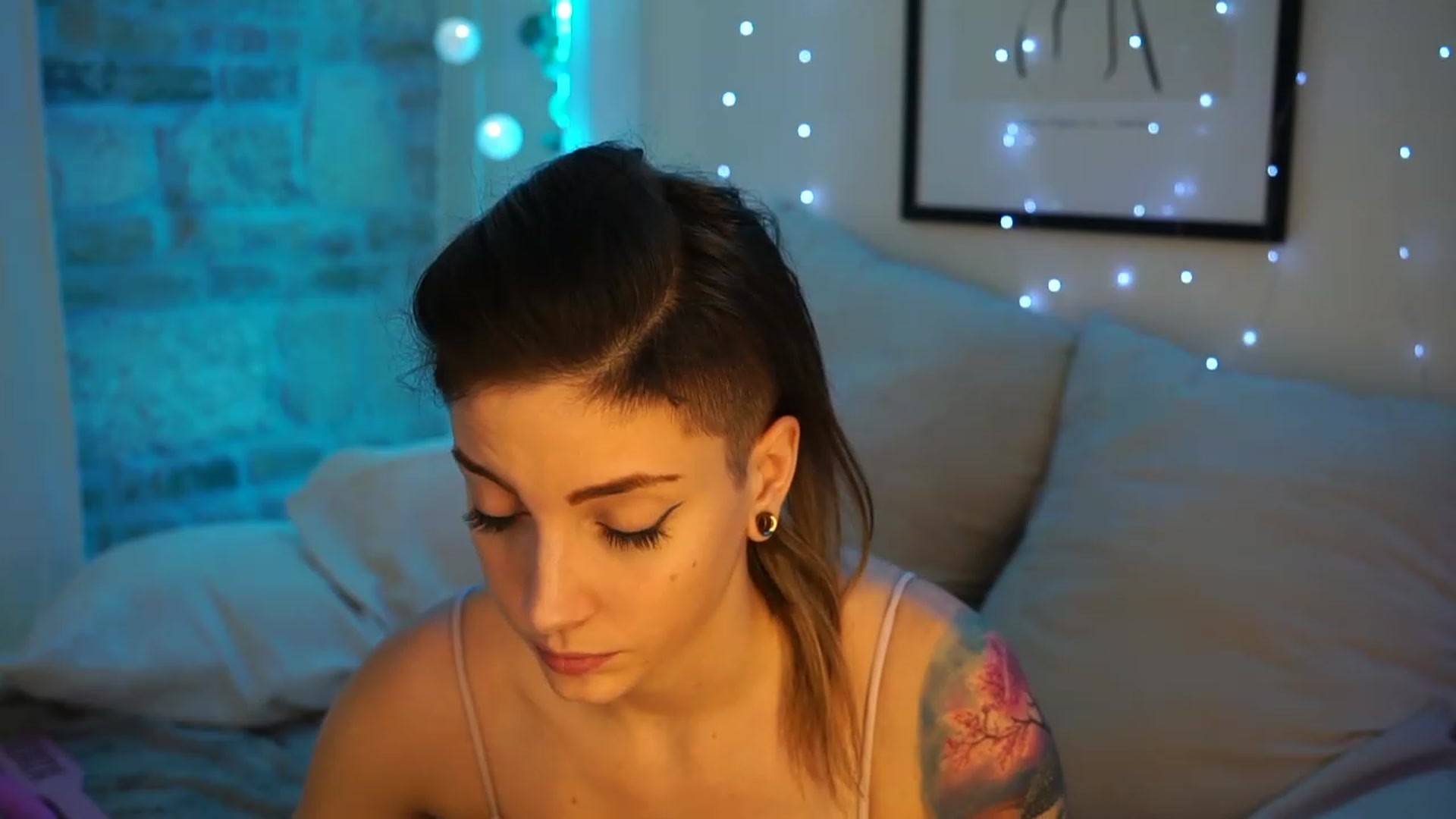 Gallery image thumbnail from Kend_dall's myfreecams stream on, 05/01/2023, 06:32 image 18 of 20