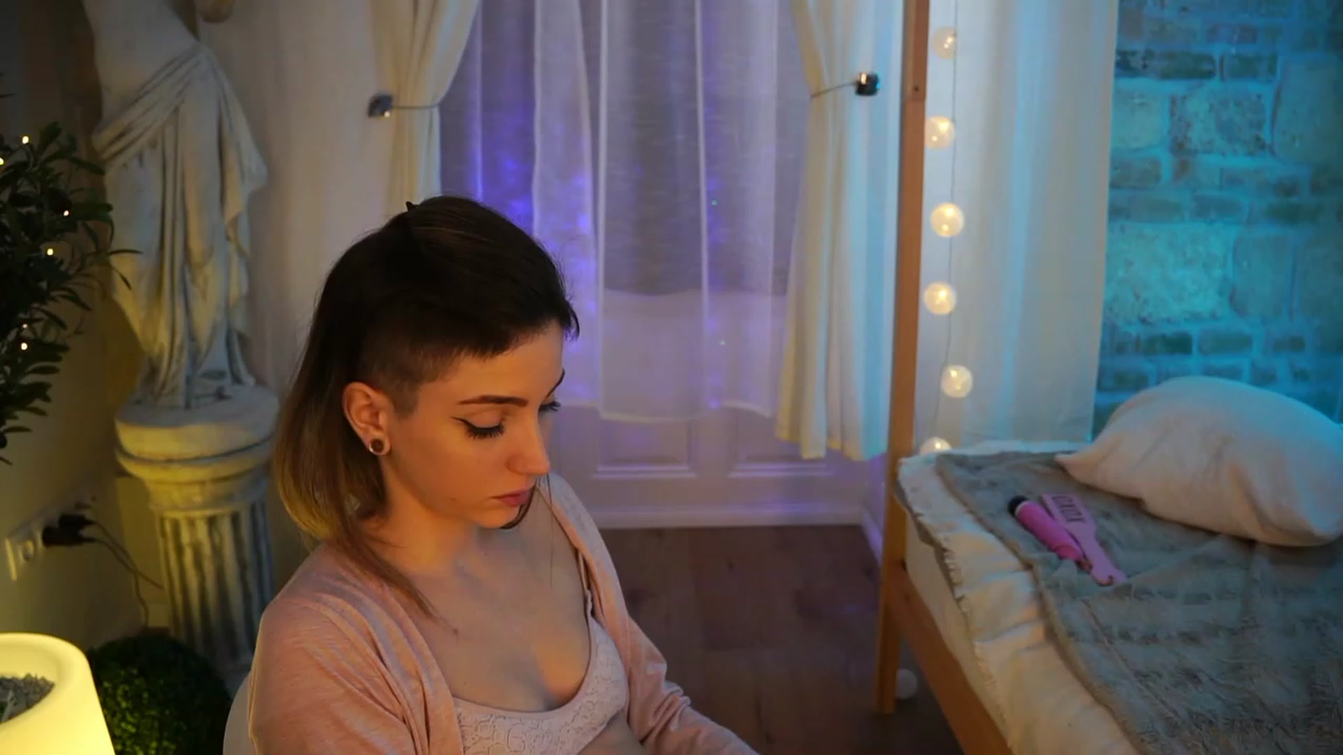 Gallery image thumbnail from Kend_dall's myfreecams stream on, 05/01/2023, 06:32 image 3 of 20