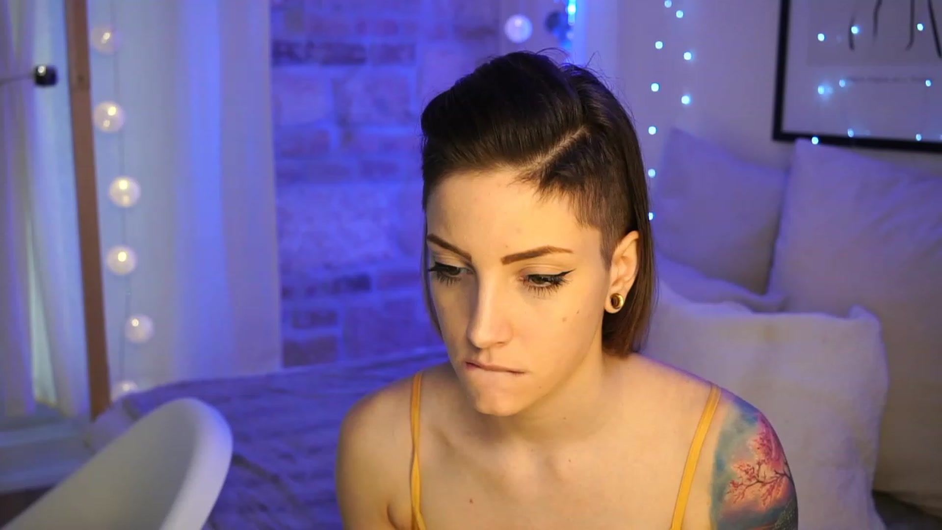 Gallery image thumbnail from Kend_dall's myfreecams stream on, 05/03/2023, 12:45 image 1 of 20