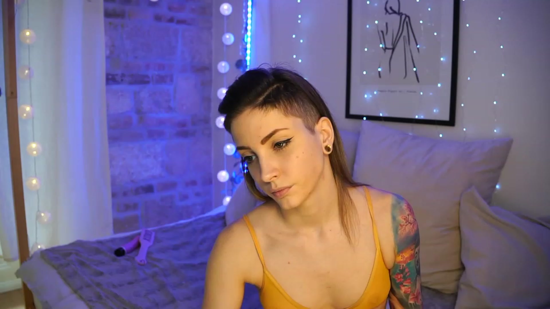 Gallery image thumbnail from Kend_dall's myfreecams stream on, 05/03/2023, 12:45 image 14 of 20