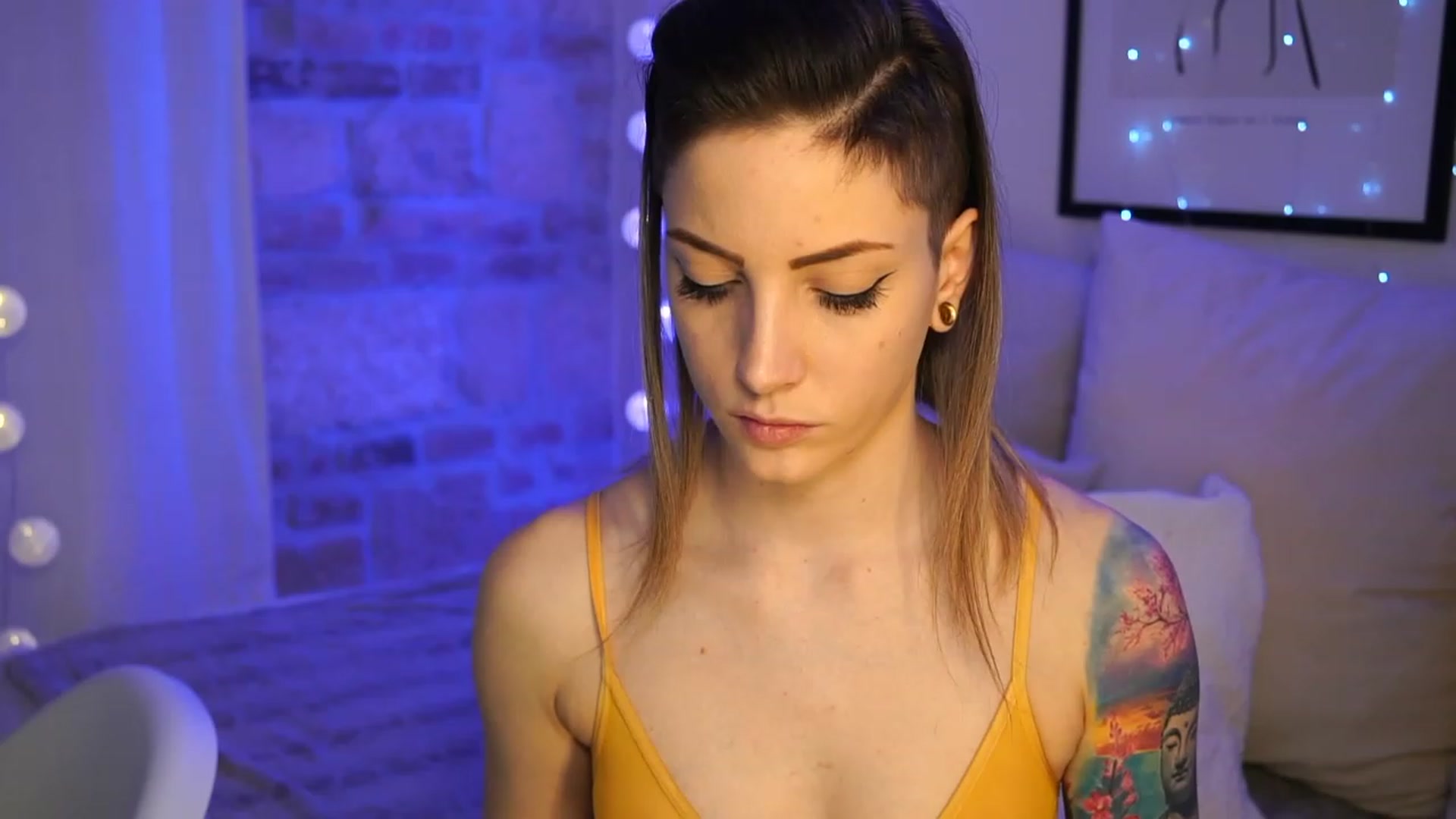 Gallery image thumbnail from Kend_dall's myfreecams stream on, 05/03/2023, 12:45 image 3 of 20