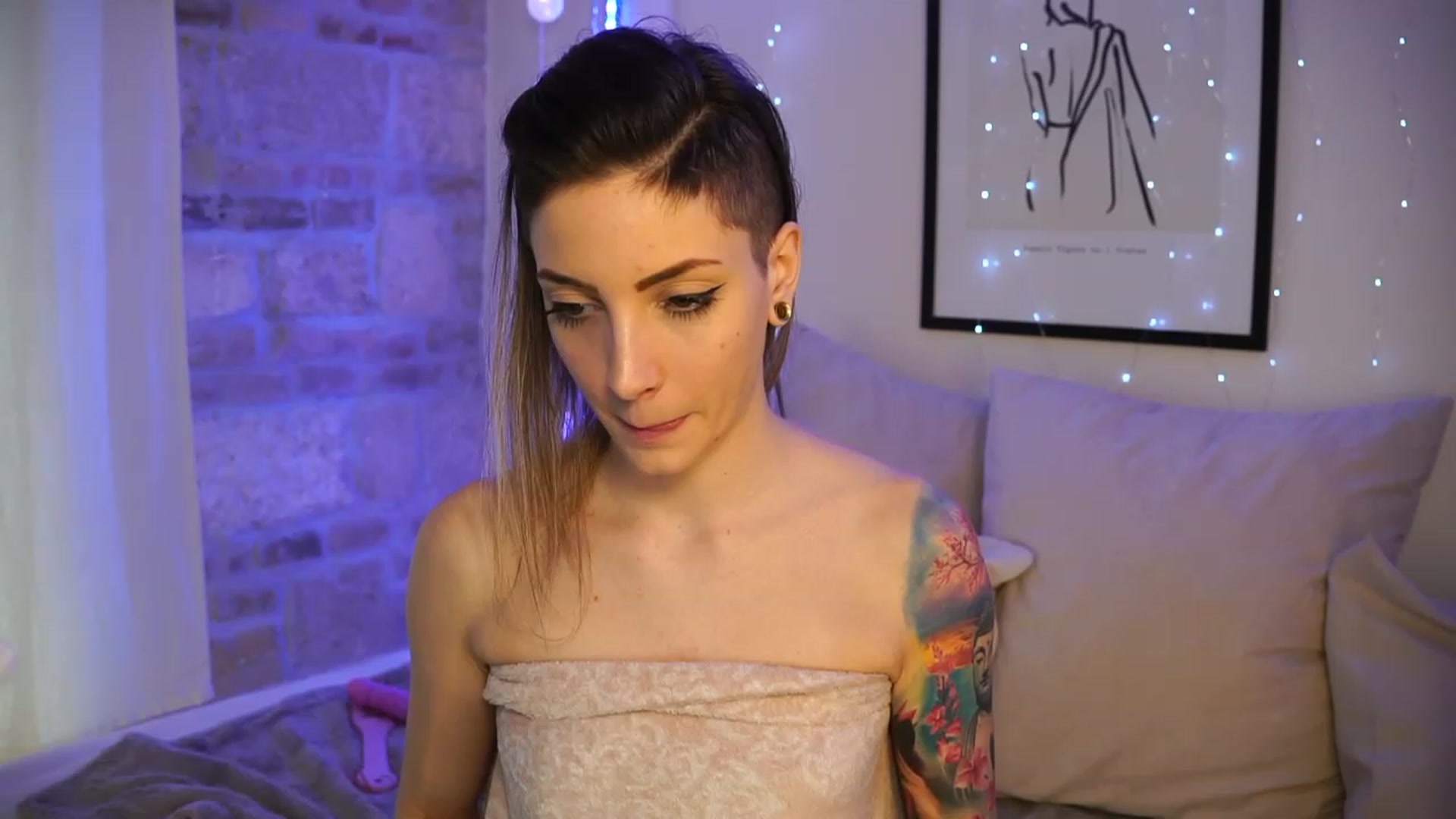 Gallery image thumbnail from Kend_dall's myfreecams stream on, 05/03/2023, 14:40 image 9 of 20