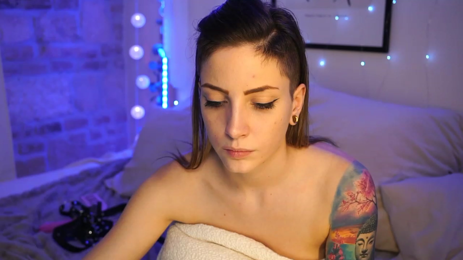 Gallery image thumbnail from Kend_dall's myfreecams stream on, 05/04/2023, 15:38 image 8 of 20