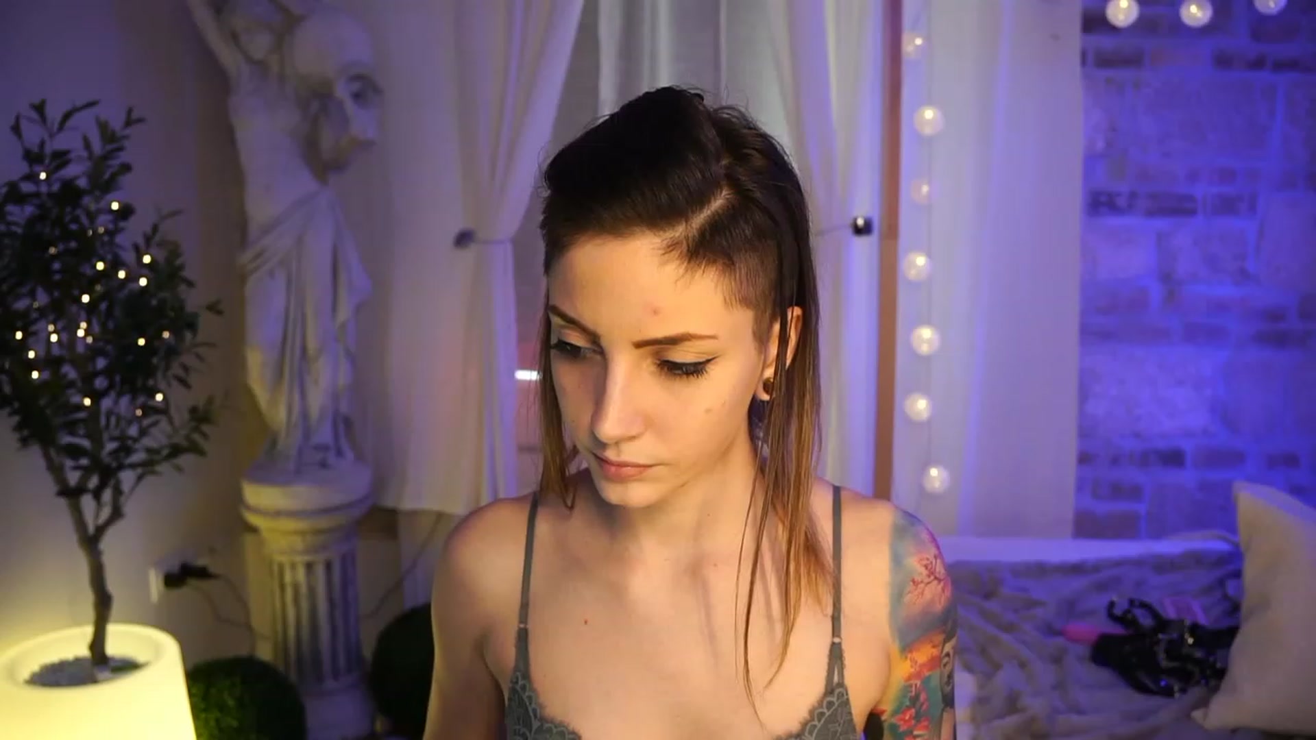 Gallery image thumbnail from Kend_dall's myfreecams stream on, 05/04/2023, 15:38 image 17 of 20