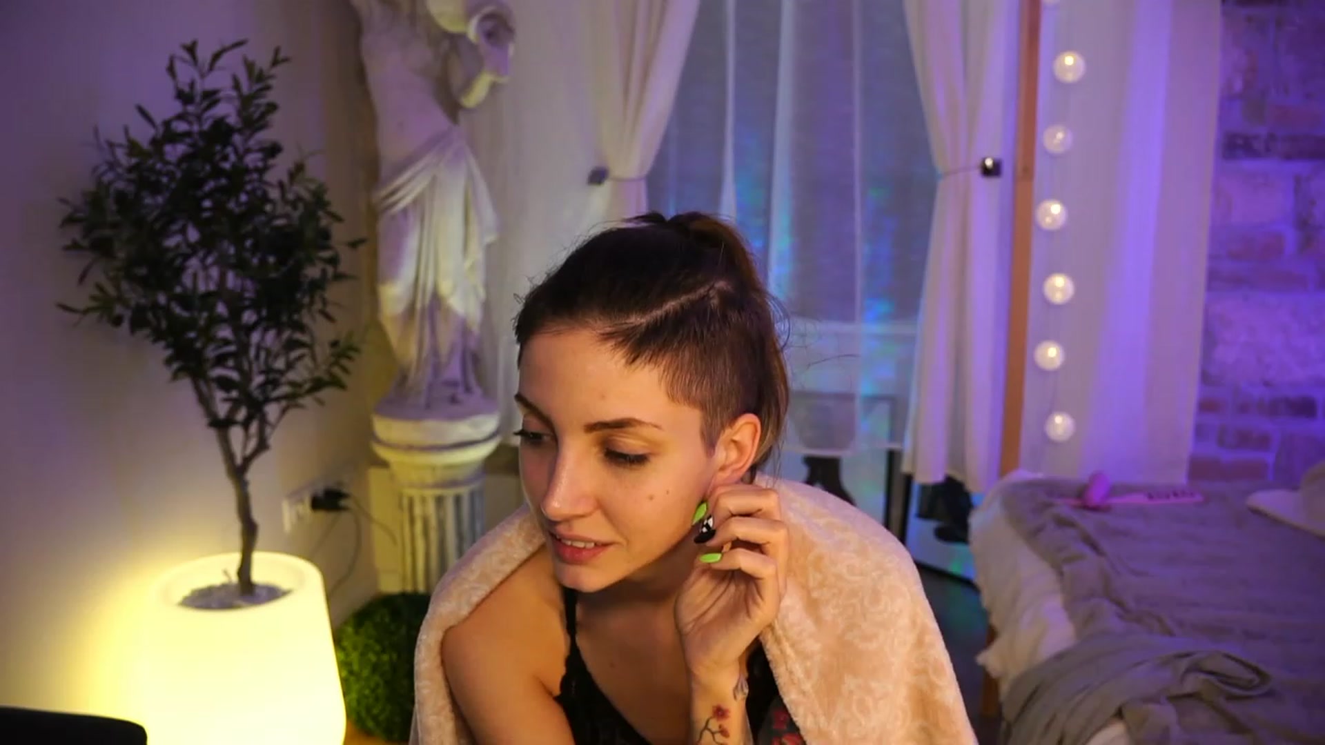 Gallery image thumbnail from Kend_dall's myfreecams stream on, 05/10/2023, 08:22 image 8 of 20