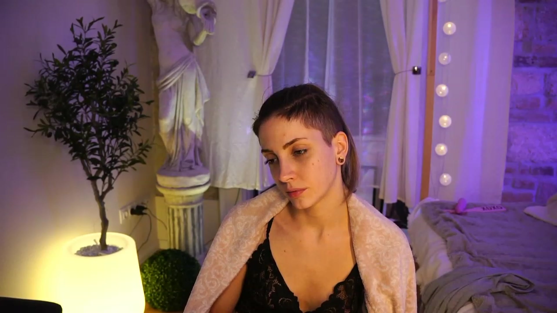 Gallery image thumbnail from Kend_dall's myfreecams stream on, 05/10/2023, 08:22 image 3 of 20