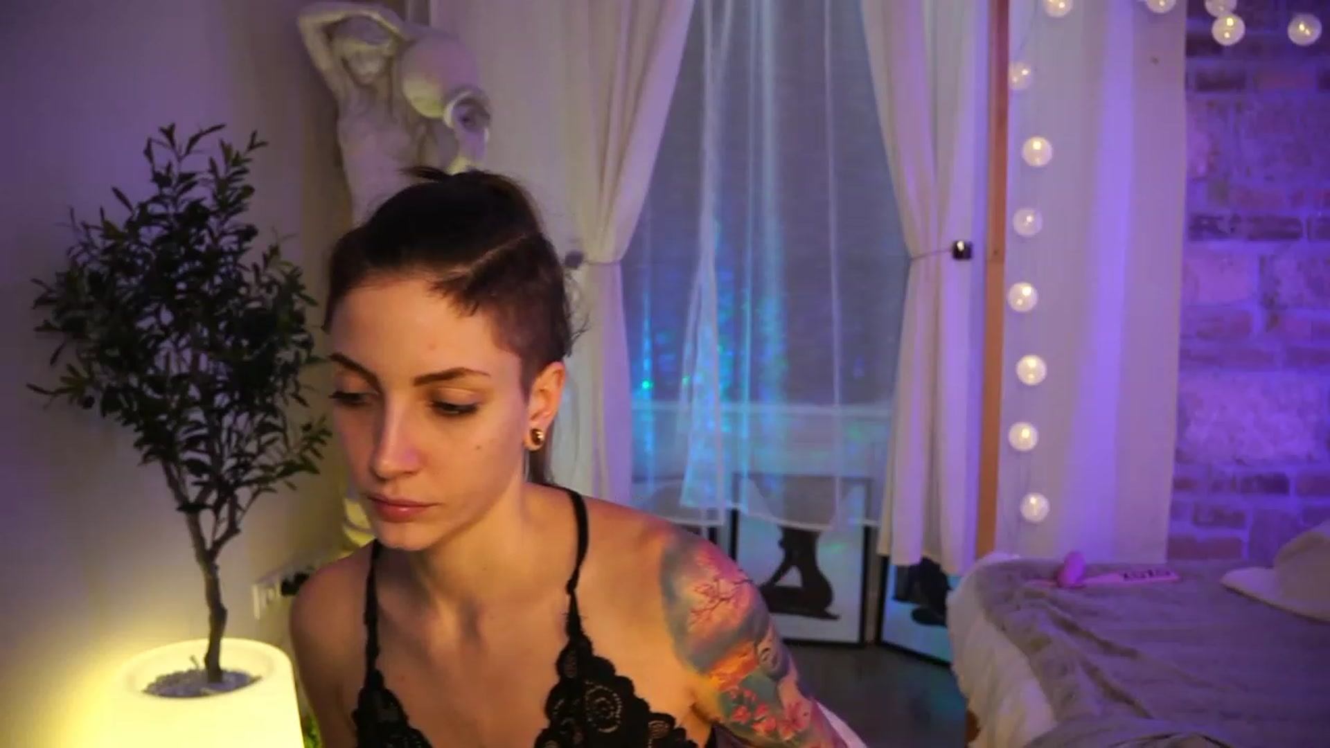 Gallery image thumbnail from Kend_dall's myfreecams stream on, 05/10/2023, 08:22 image 17 of 20