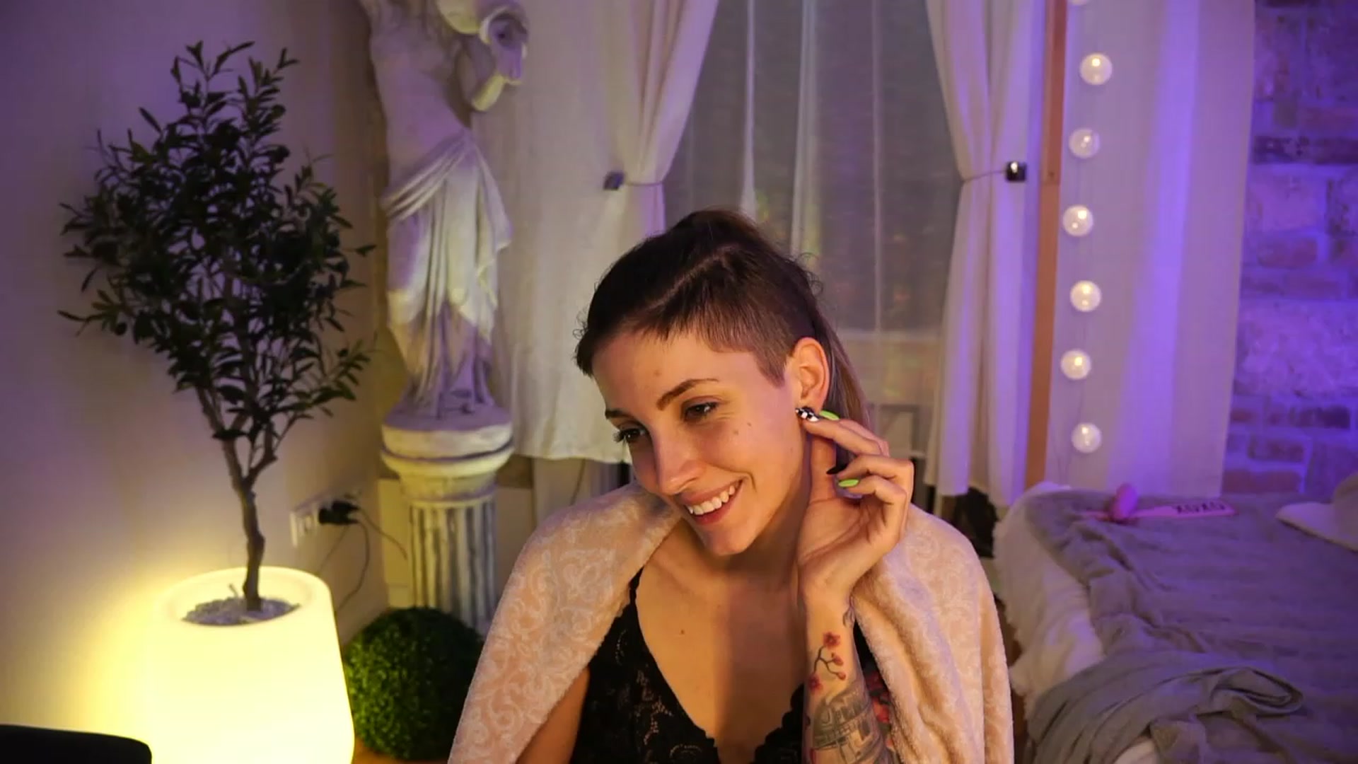 Gallery image thumbnail from Kend_dall's myfreecams stream on, 05/10/2023, 08:22 image 2 of 20