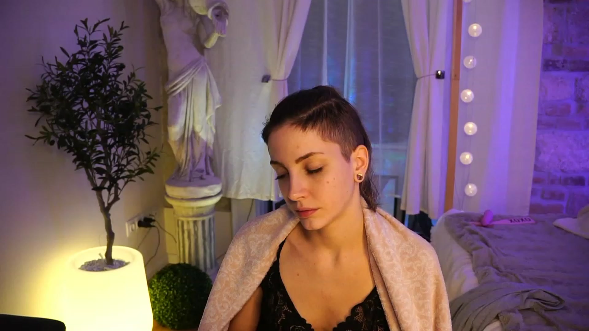 Gallery image thumbnail from Kend_dall's myfreecams stream on, 05/10/2023, 08:22 image 1 of 20