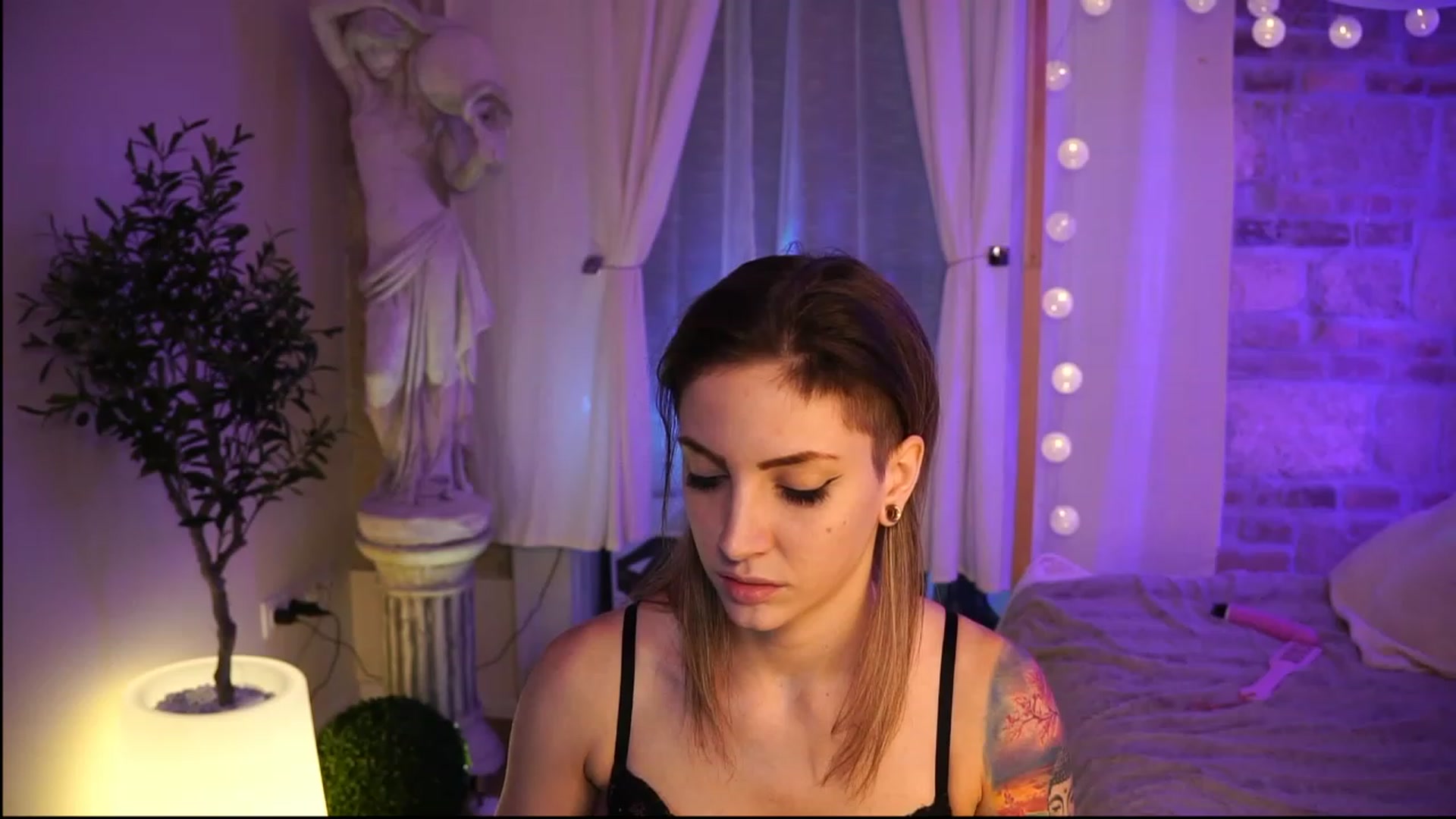 Gallery image thumbnail from Kend_dall's myfreecams stream on, 05/13/2023, 15:40 image 13 of 20