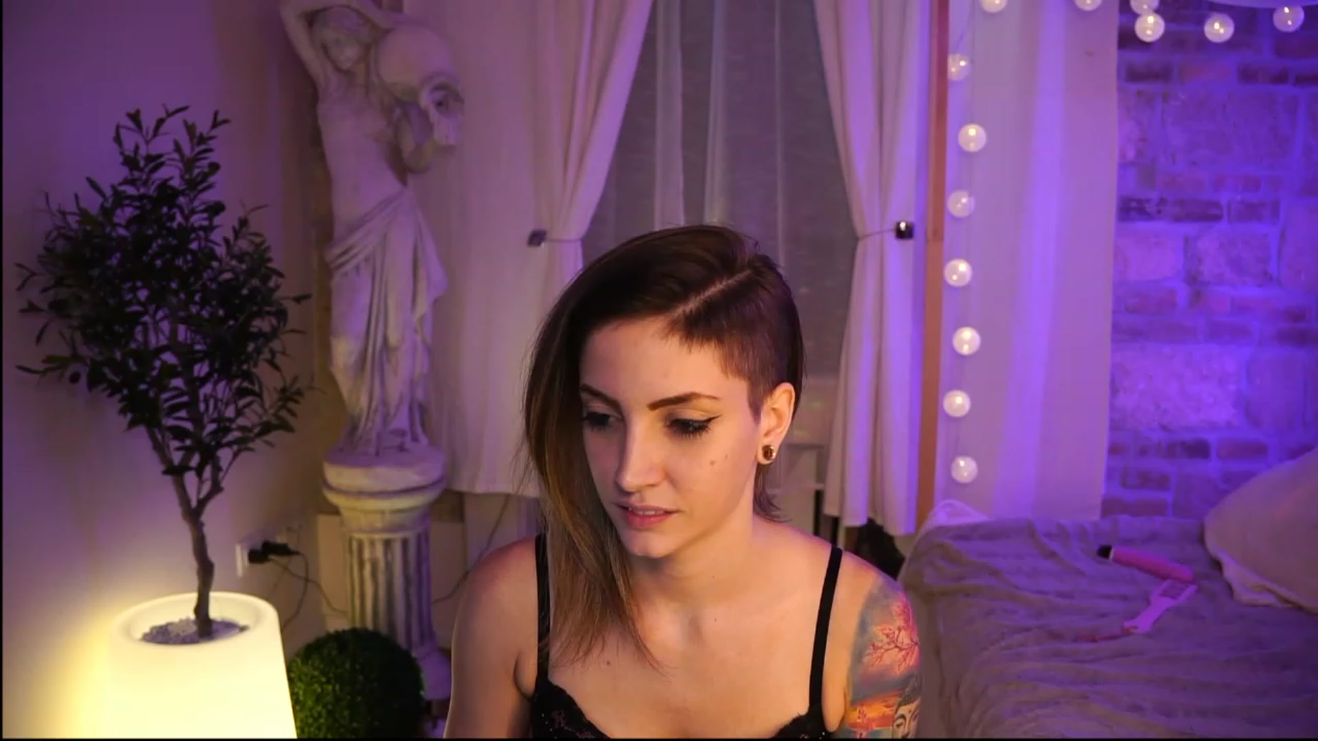 Gallery image thumbnail from Kend_dall's myfreecams stream on, 05/13/2023, 15:40 image 15 of 20