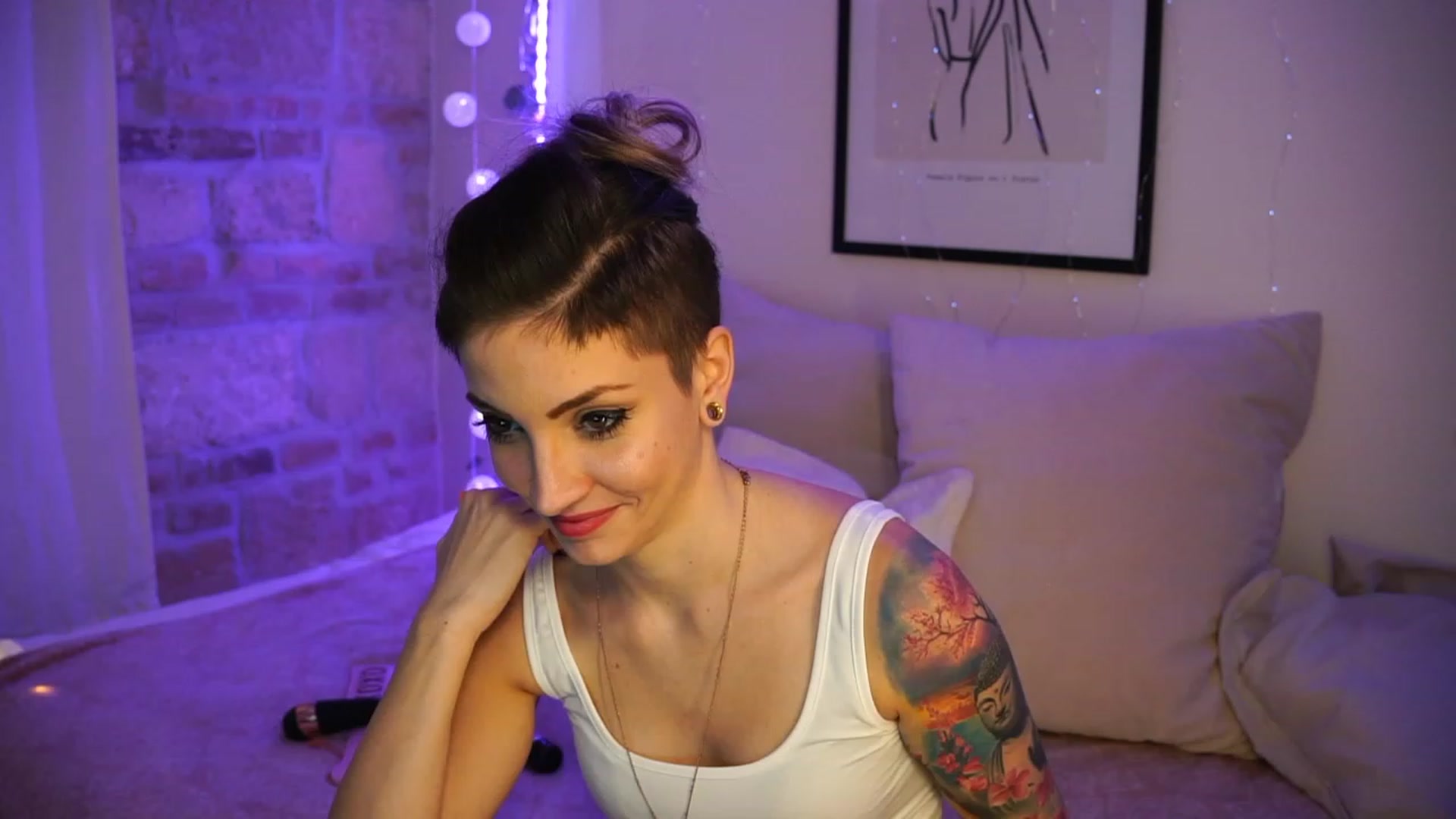 Gallery image thumbnail from Kend_dall's myfreecams stream on, 05/16/2023, 17:11 image 15 of 20