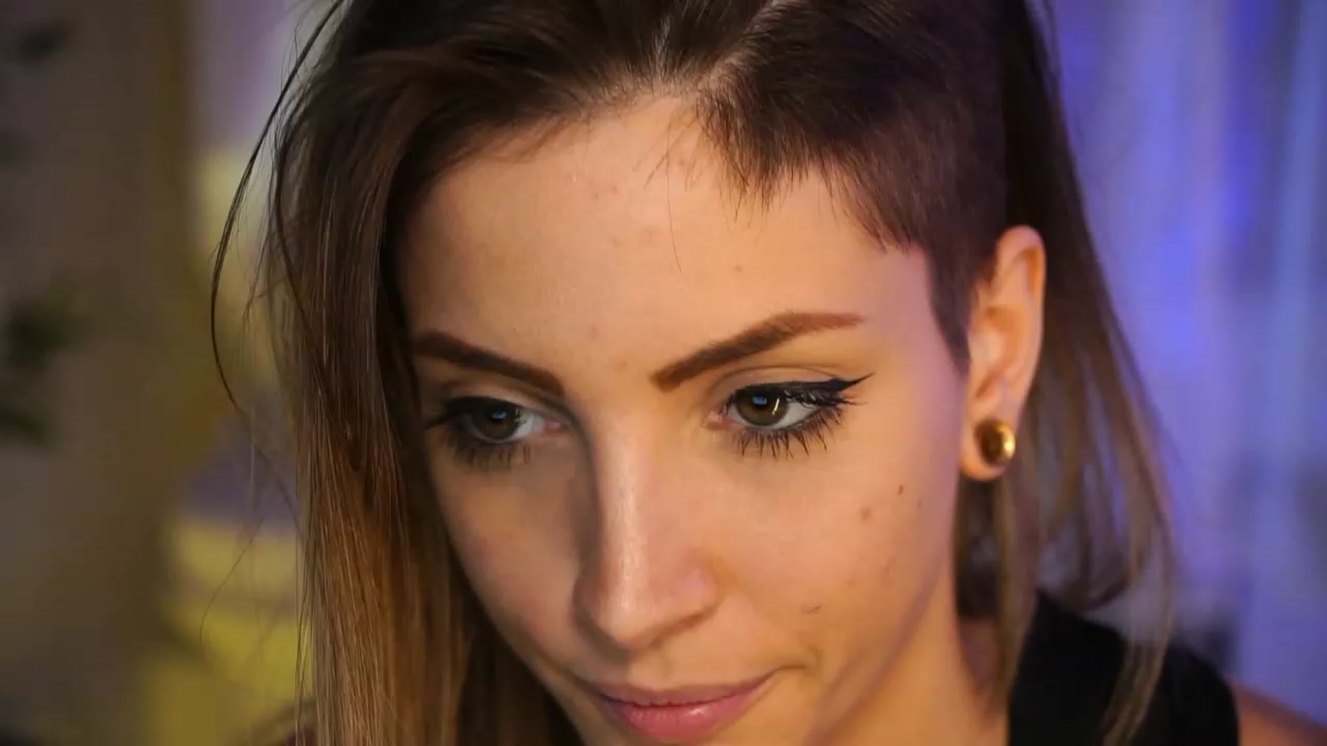 Gallery image thumbnail from Kend_dall's myfreecams stream on, 05/18/2023, 13:03 image 5 of 20