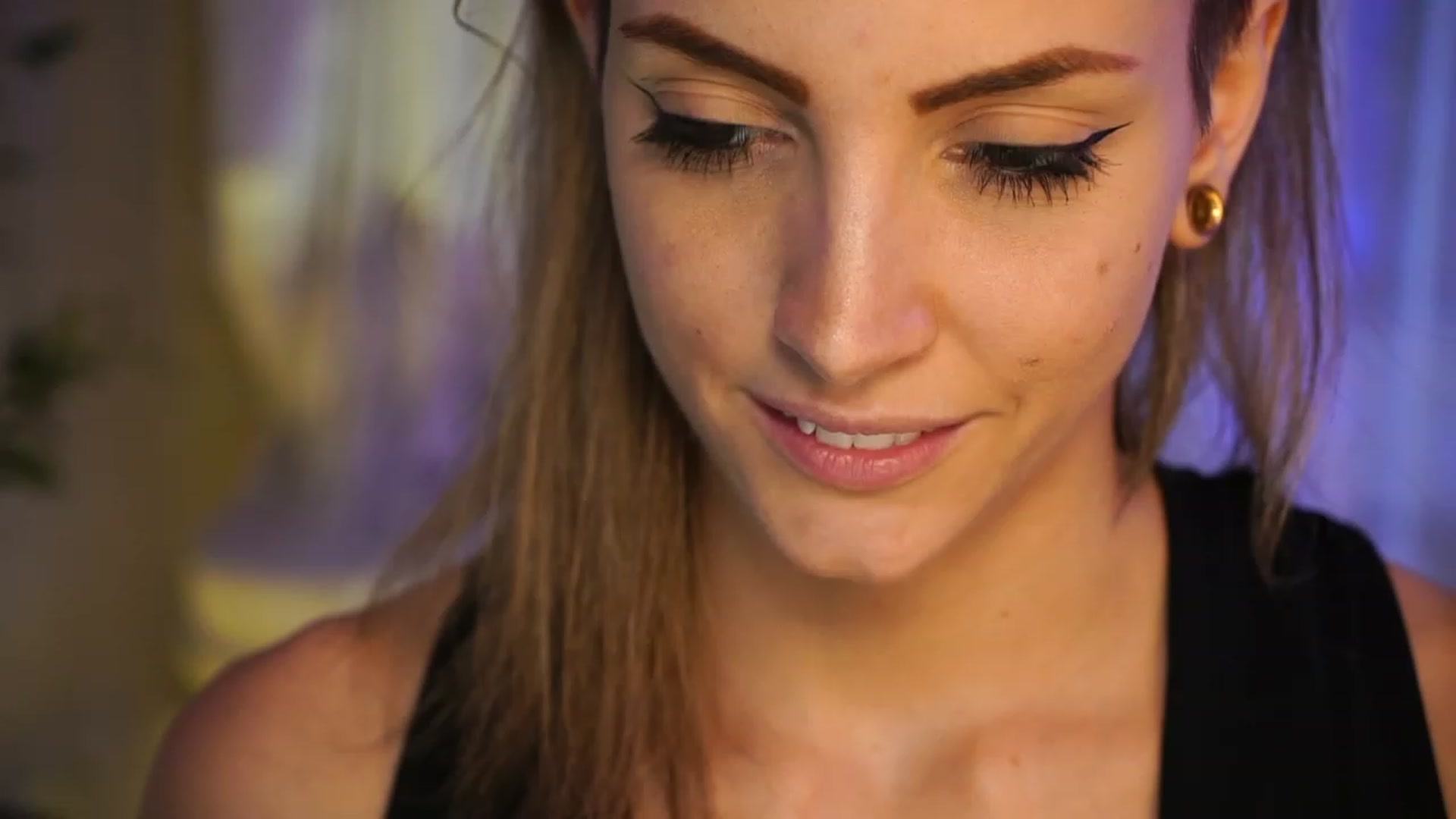 Gallery image thumbnail from Kend_dall's myfreecams stream on, 05/18/2023, 13:03 image 8 of 20