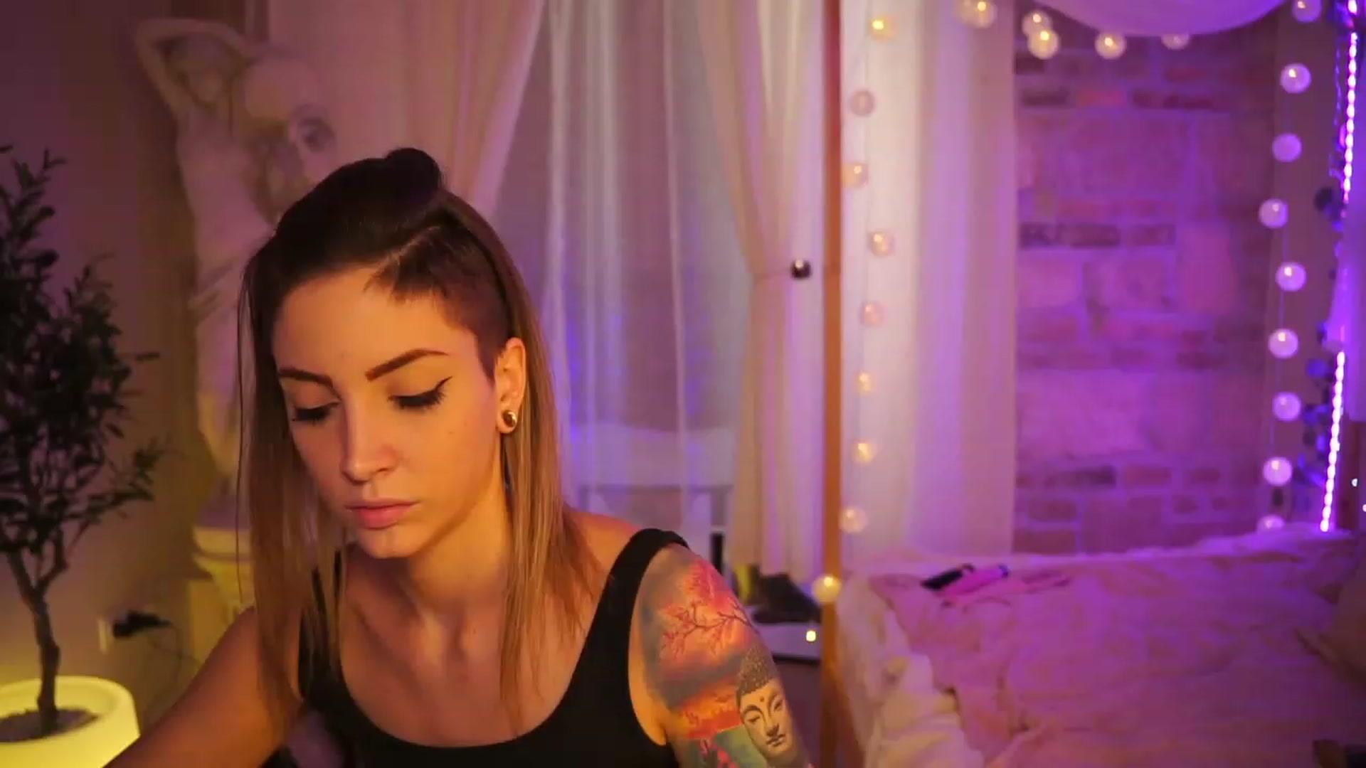 Gallery image thumbnail from Kend_dall's myfreecams stream on, 05/19/2023, 15:10 image 7 of 20