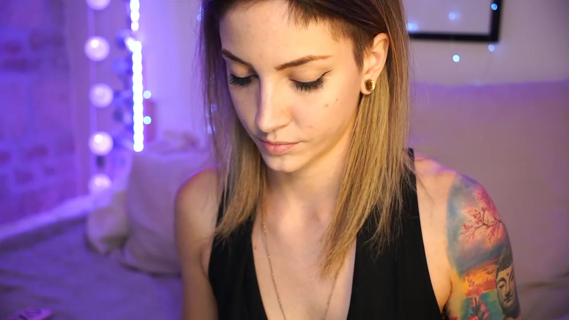 Gallery image thumbnail from Kend_dall's myfreecams stream on, 05/22/2023, 18:06 image 20 of 20