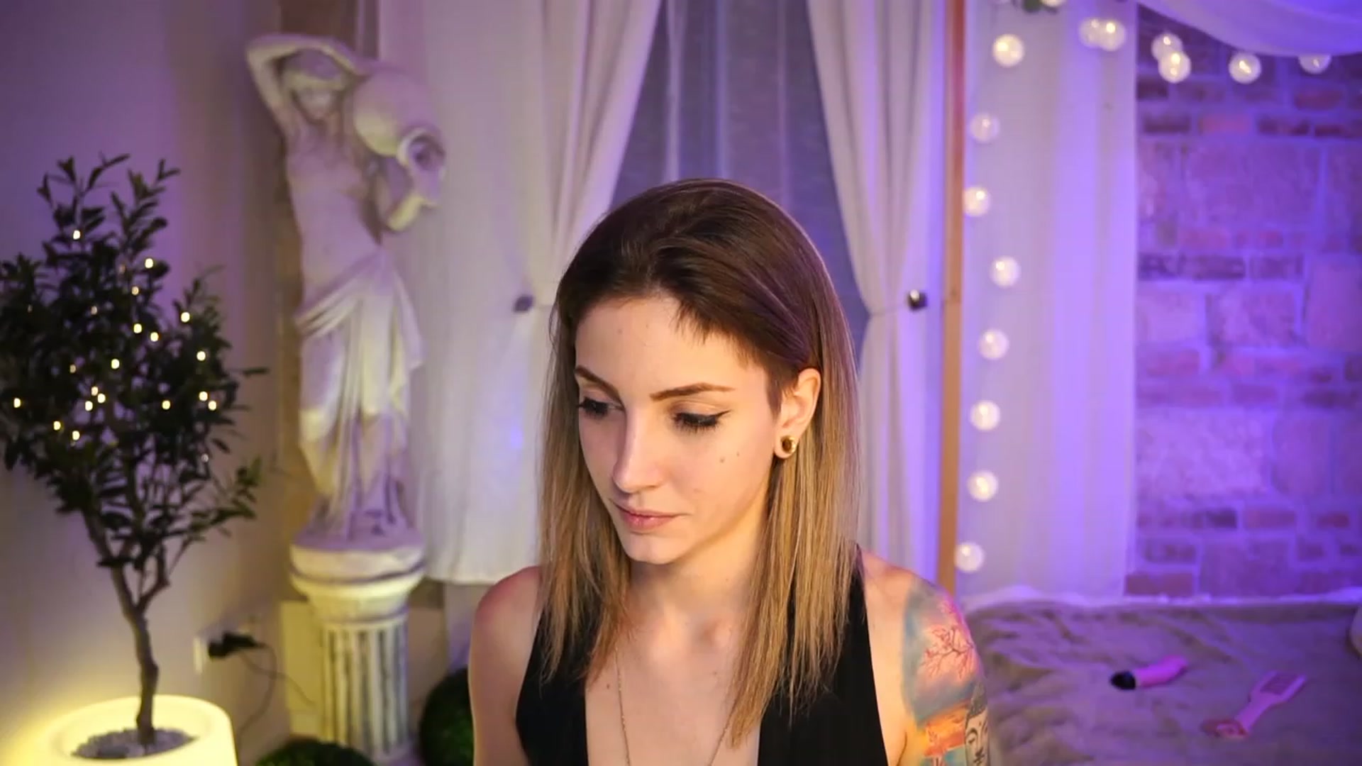 Gallery image thumbnail from Kend_dall's myfreecams stream on, 05/22/2023, 18:06 image 16 of 20