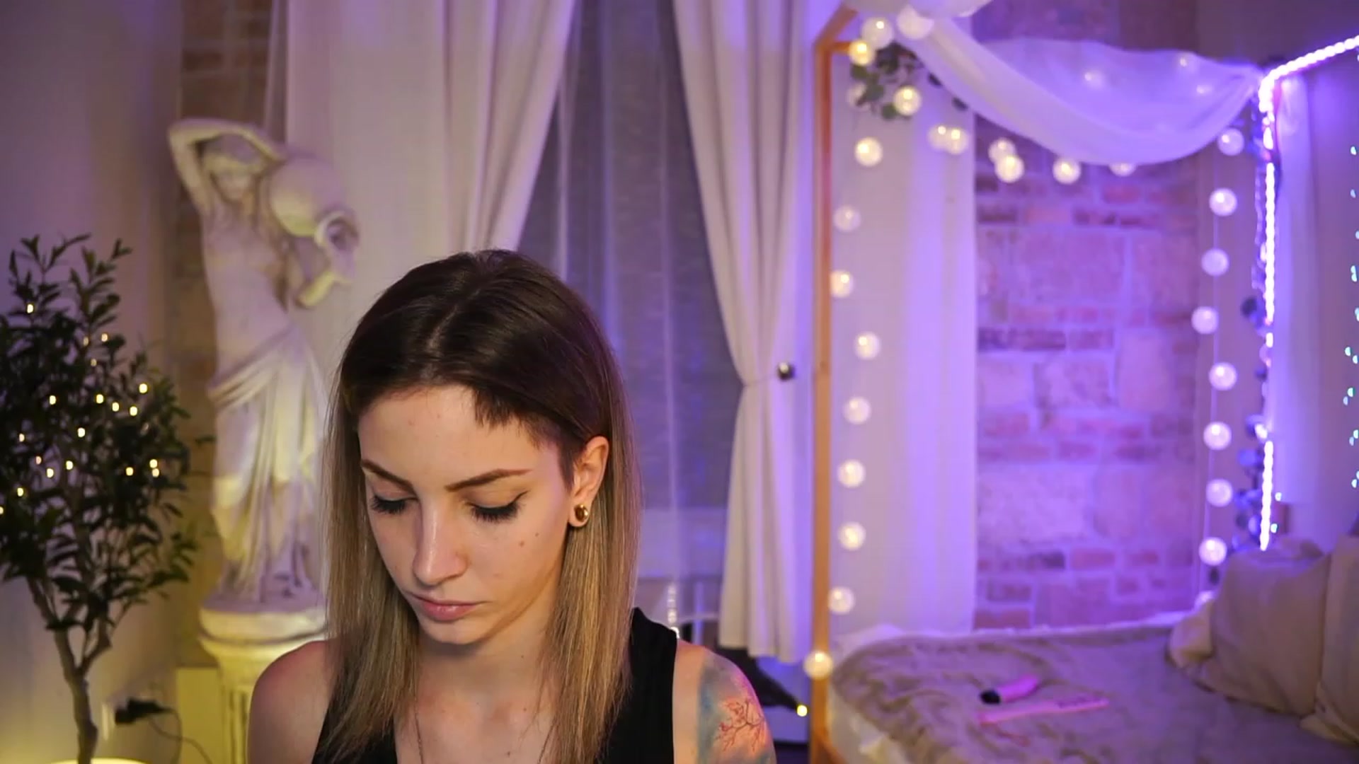 Gallery image thumbnail from Kend_dall's myfreecams stream on, 05/22/2023, 18:26 image 17 of 20