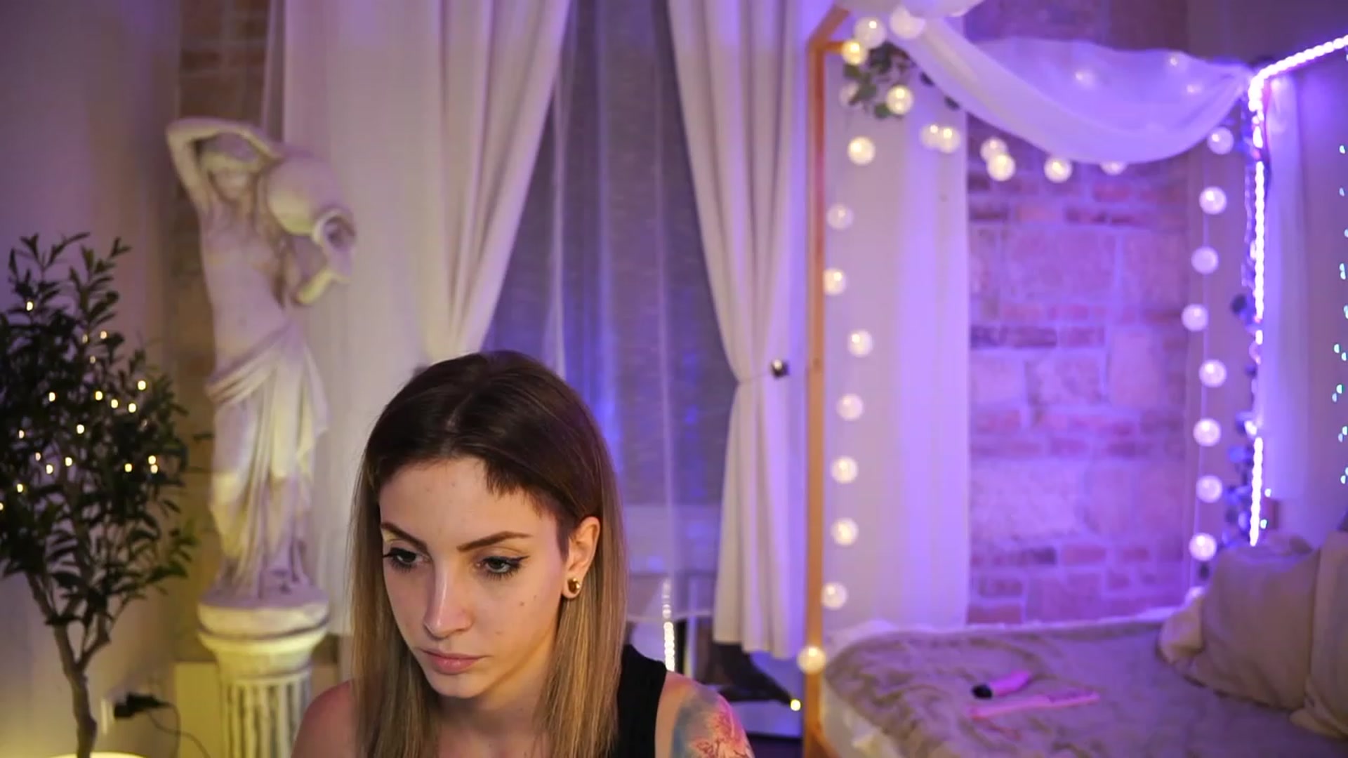 Gallery image thumbnail from Kend_dall's myfreecams stream on, 05/22/2023, 18:26 image 18 of 20