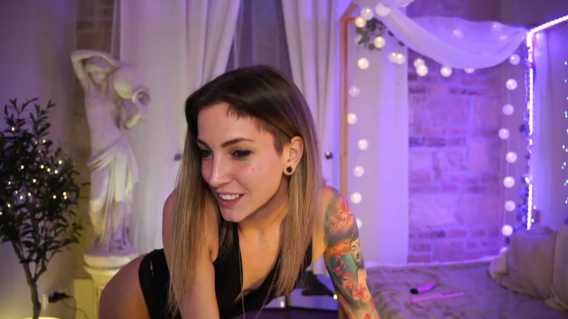 Gallery image thumbnail from Kend_dall's myfreecams stream on, 05/22/2023, 18:26 image 11 of 20