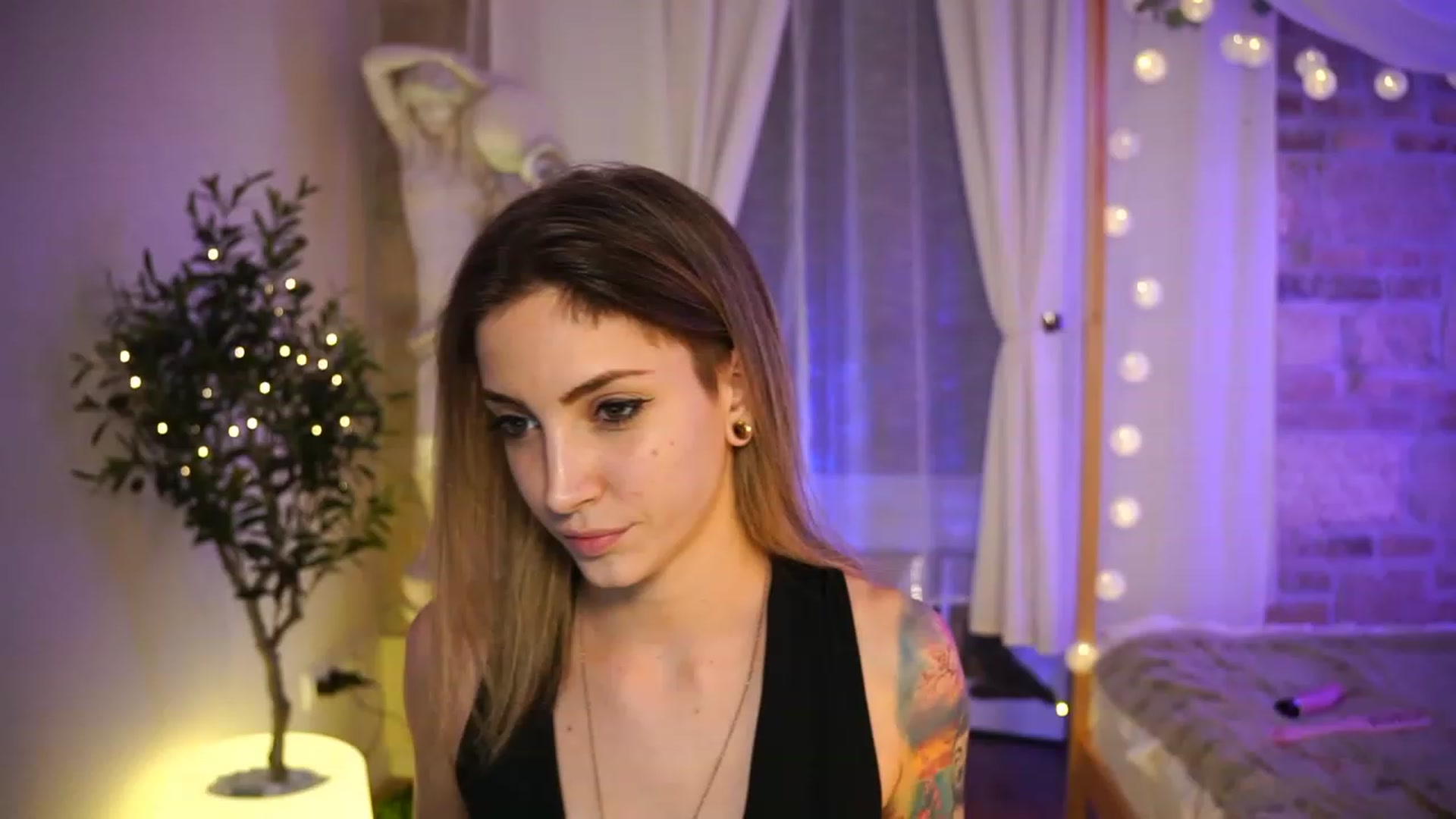 Gallery image thumbnail from Kend_dall's myfreecams stream on, 05/22/2023, 18:26 image 3 of 20