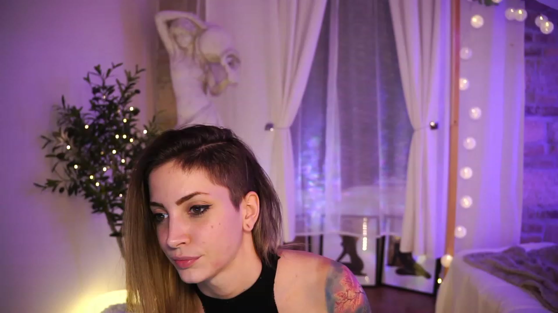Gallery image thumbnail from Kend_dall's myfreecams stream on, 05/23/2023, 18:21 image 19 of 20