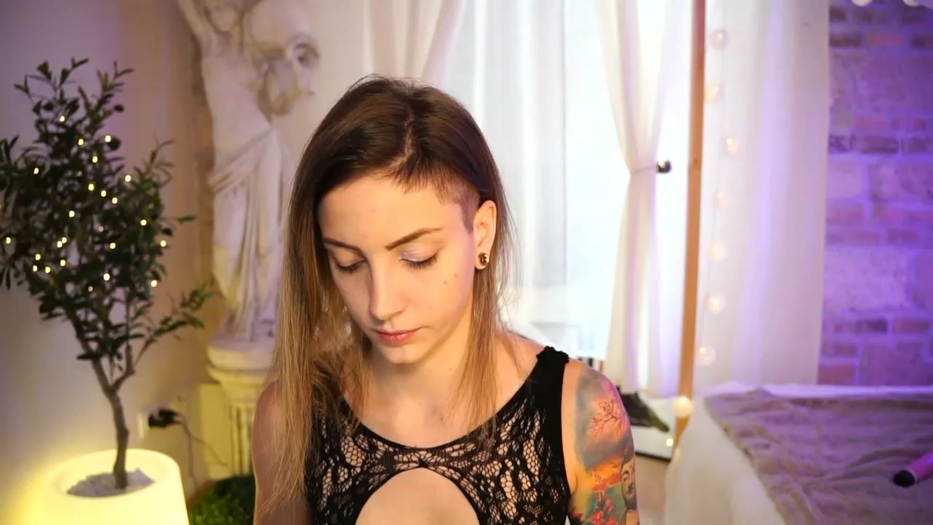 Gallery image thumbnail from Kend_dall's myfreecams stream on, 05/29/2023, 08:20 image 1 of 20