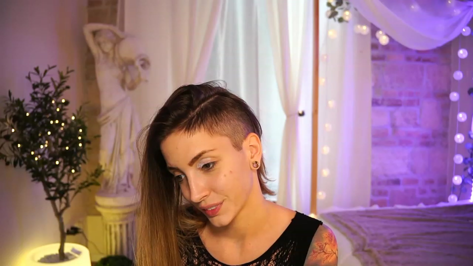 Gallery image thumbnail from Kend_dall's myfreecams stream on, 05/29/2023, 11:01 image 10 of 20