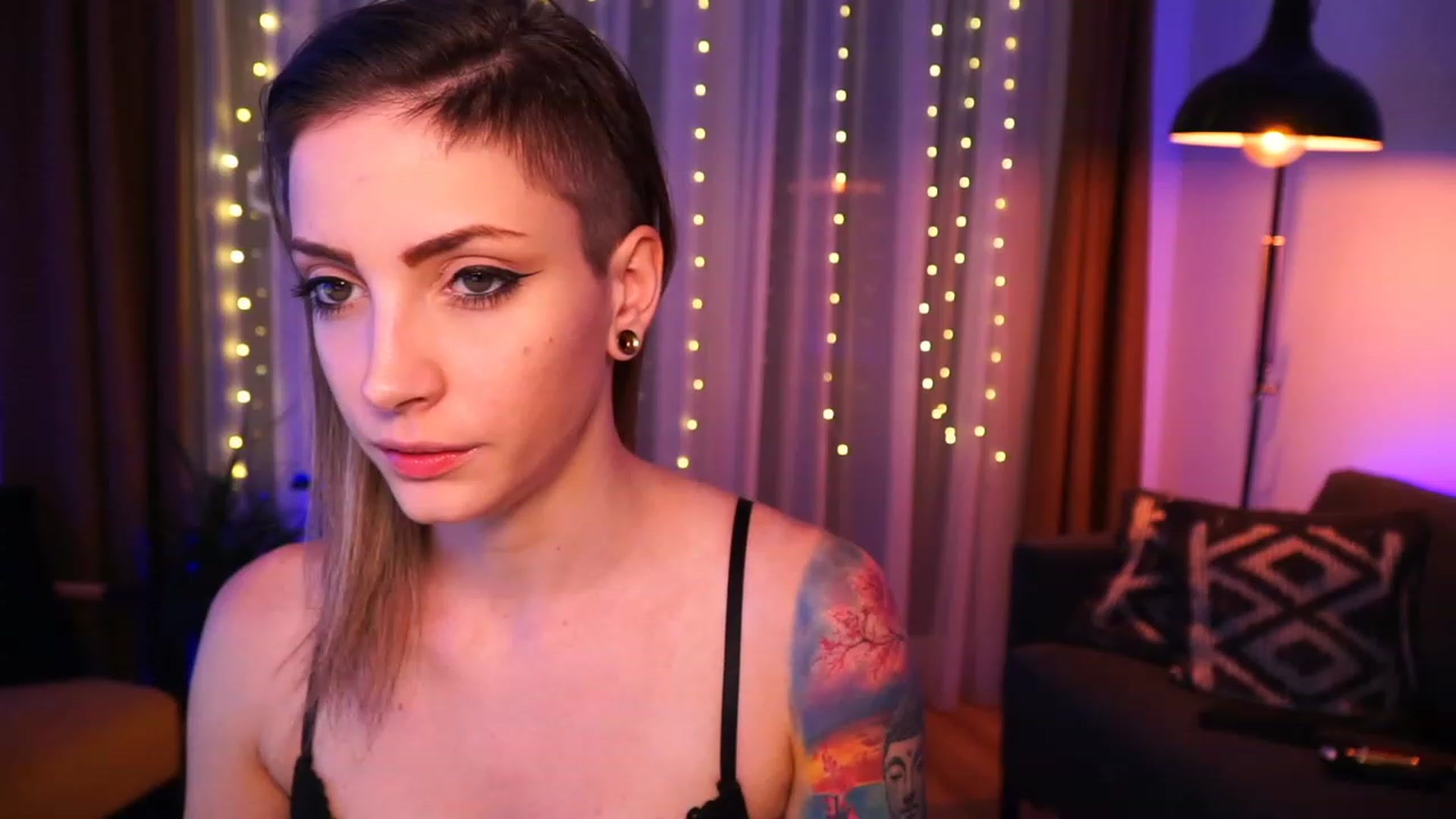 Gallery image thumbnail from Kend_dall's myfreecams stream on, 06/01/2023, 17:44 image 2 of 20