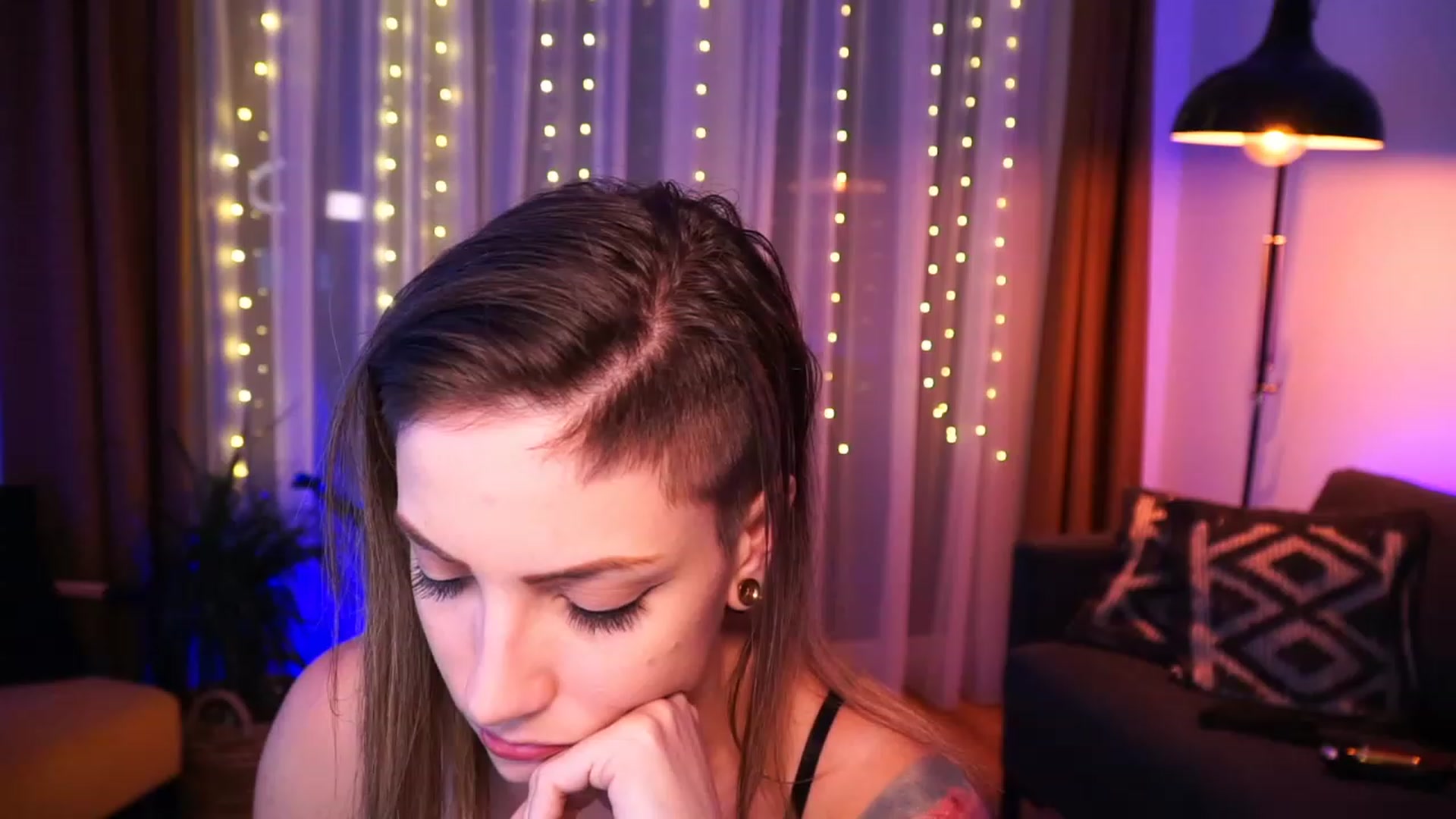 Gallery image thumbnail from Kend_dall's myfreecams stream on, 06/01/2023, 17:44 image 1 of 20