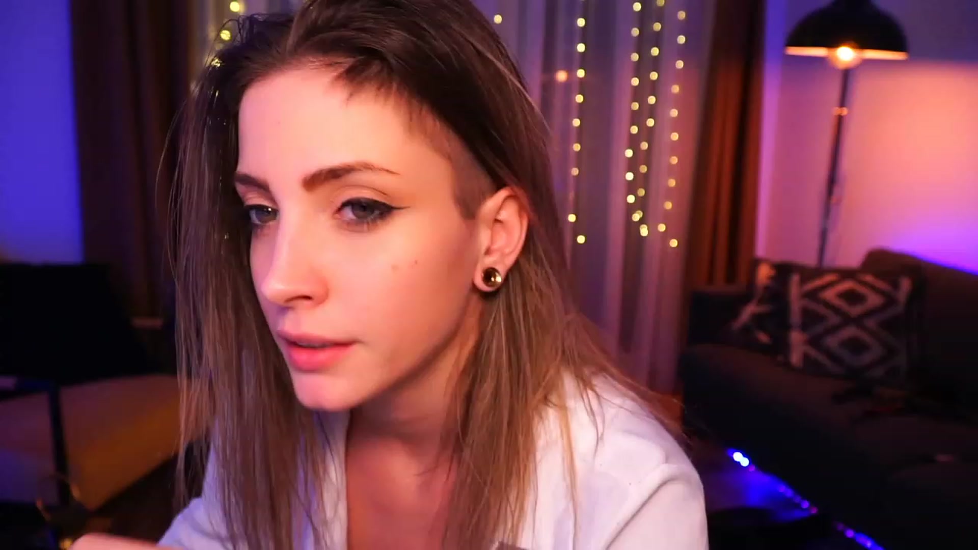 Gallery image thumbnail from Kend_dall's myfreecams stream on, 06/01/2023, 22:05 image 1 of 20