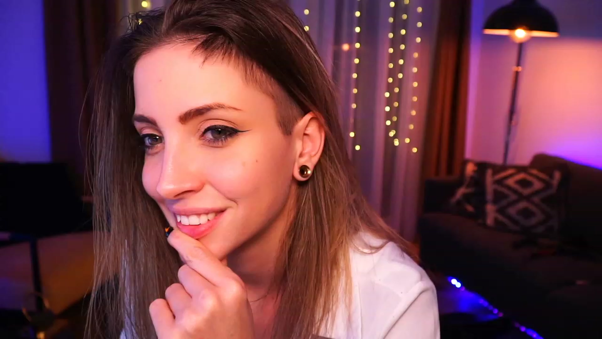 Gallery image thumbnail from Kend_dall's myfreecams stream on, 06/01/2023, 22:05 image 3 of 20