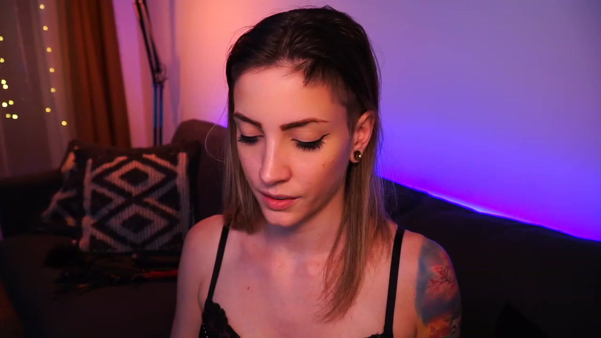 Gallery image thumbnail from Kend_dall's myfreecams stream on, 06/02/2023, 14:59 image 17 of 20