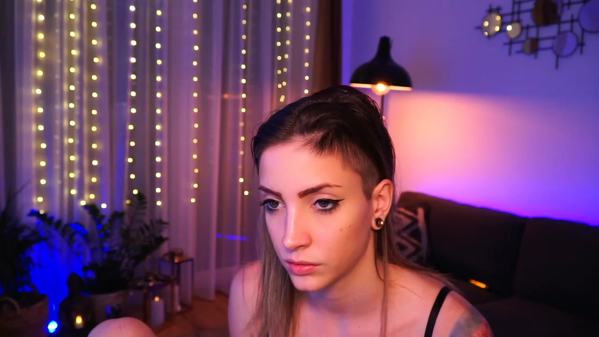 Gallery image thumbnail from Kend_dall's myfreecams stream on, 06/02/2023, 14:59 image 6 of 20