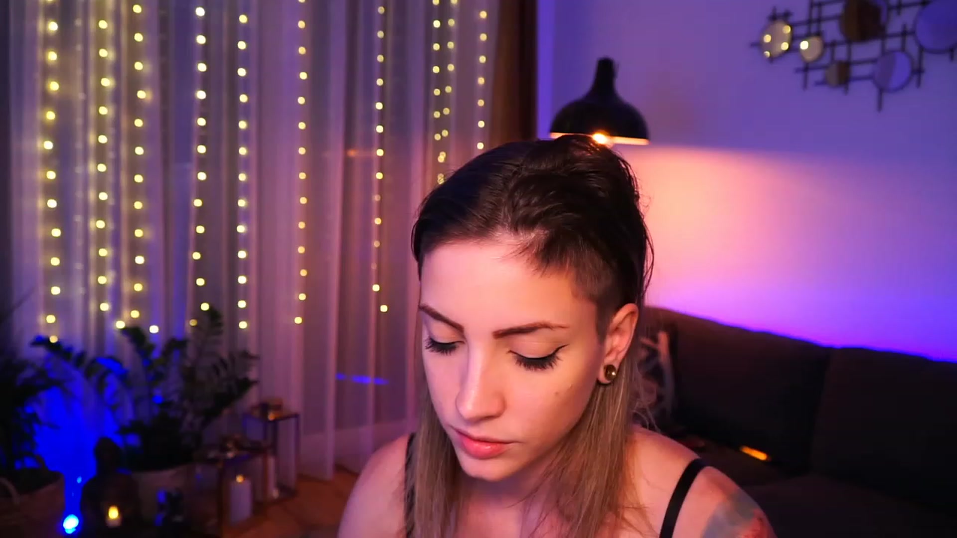 Gallery image thumbnail from Kend_dall's myfreecams stream on, 06/02/2023, 14:59 image 4 of 20