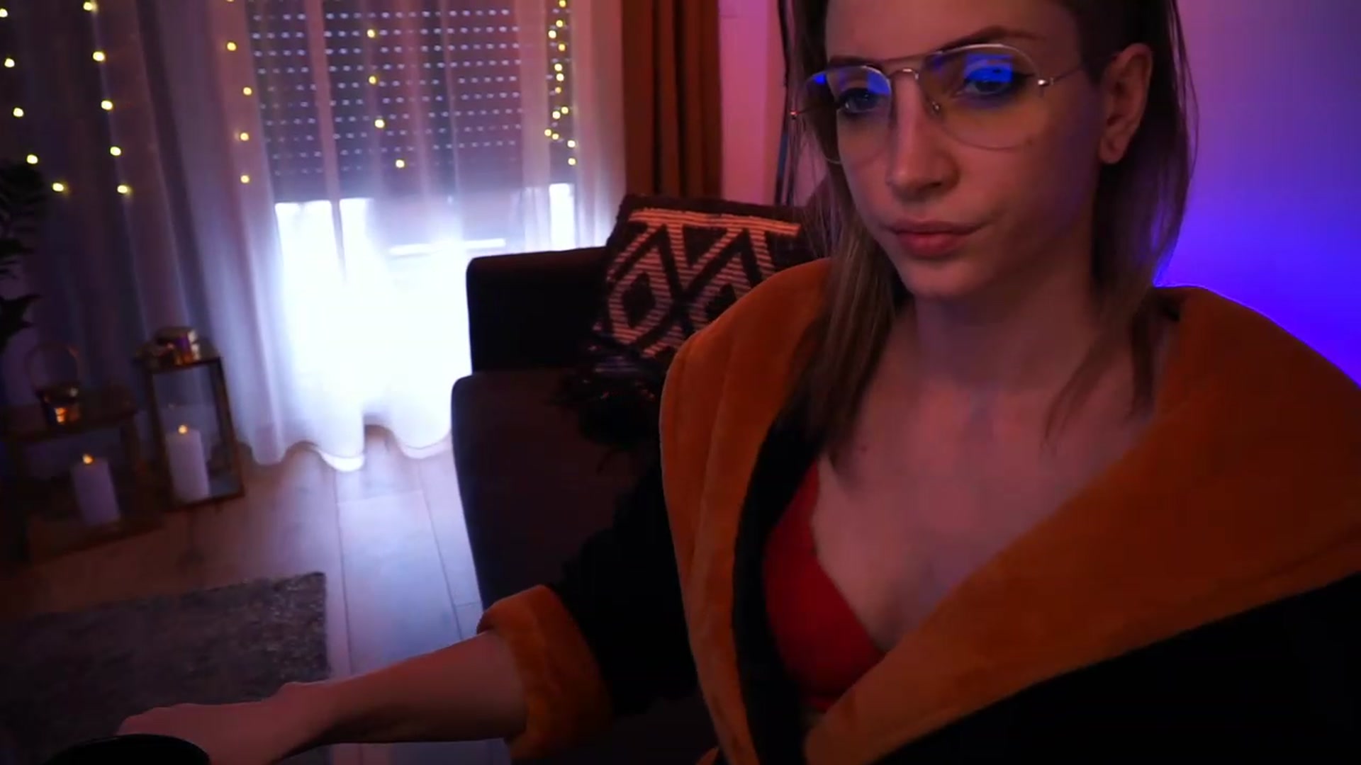 Gallery image thumbnail from Kend_dall's myfreecams stream on, 06/05/2023, 08:47 image 16 of 20