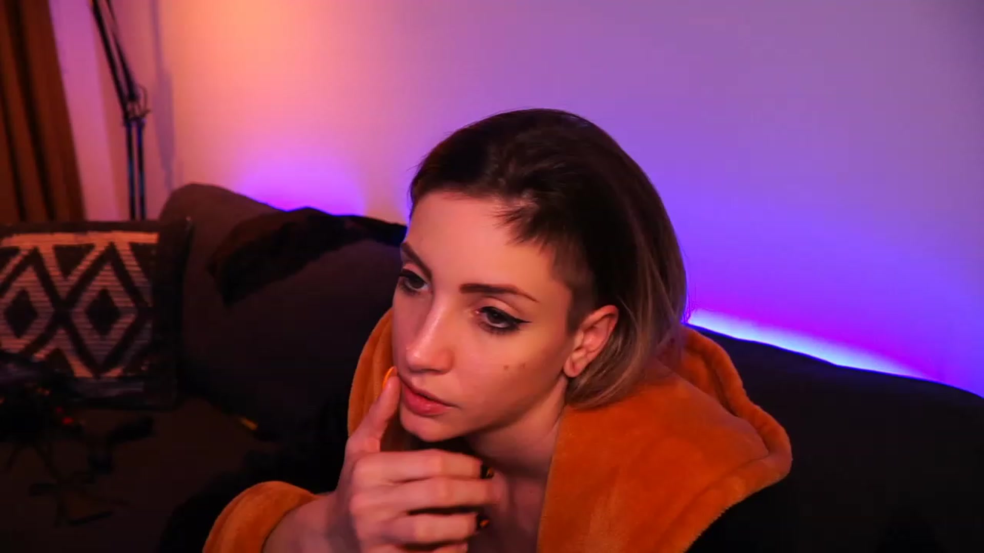 Gallery image thumbnail from Kend_dall's myfreecams stream on, 06/05/2023, 08:47 image 6 of 20