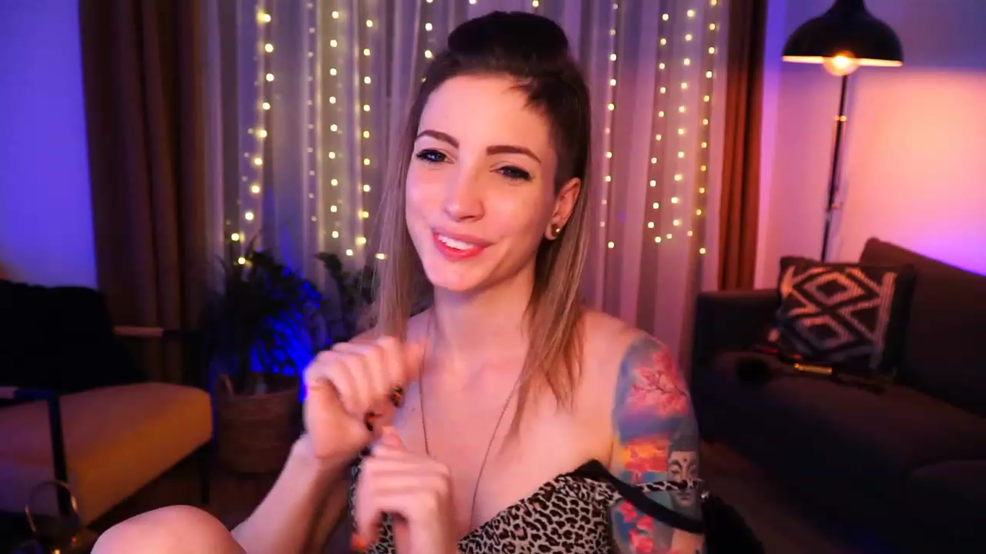 Gallery image thumbnail from Kend_dall's myfreecams stream on, 06/06/2023, 14:24 image 15 of 20