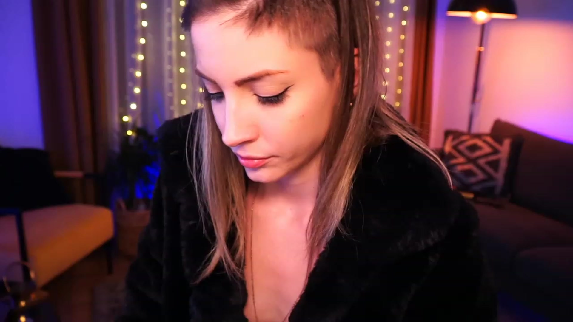 Gallery image thumbnail from Kend_dall's myfreecams stream on, 06/06/2023, 14:39 image 17 of 20
